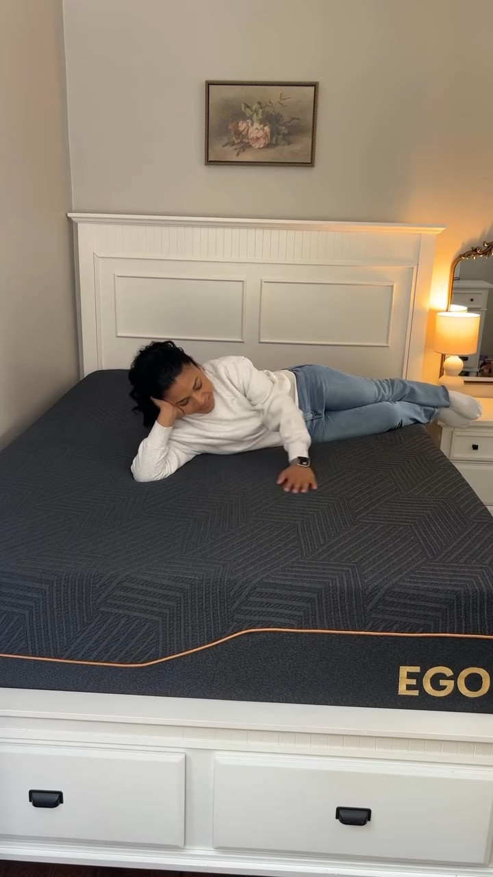 Crear un cuarto de invitados acogedor es algo que siempre me gusta cuidar en casa 🤍  Me encanta que cuando familiares o amigos se quedan, puedan sentirse cómodos y descansar bien. 
 🧸🛏️☁️

Este colchón de @egohomeofficial fue perfecto para nuestro cuarto de invitados y hace el espacio aún más acogedor.

Si también quieres mejorar tu descanso o el de tus invitados, puedes usar mi código: 
HiLorena para $$$ de descuento.
Enlace en Bio/Link tree

#myegomemory #egoblackdreamhack #bed #cozy #sleep