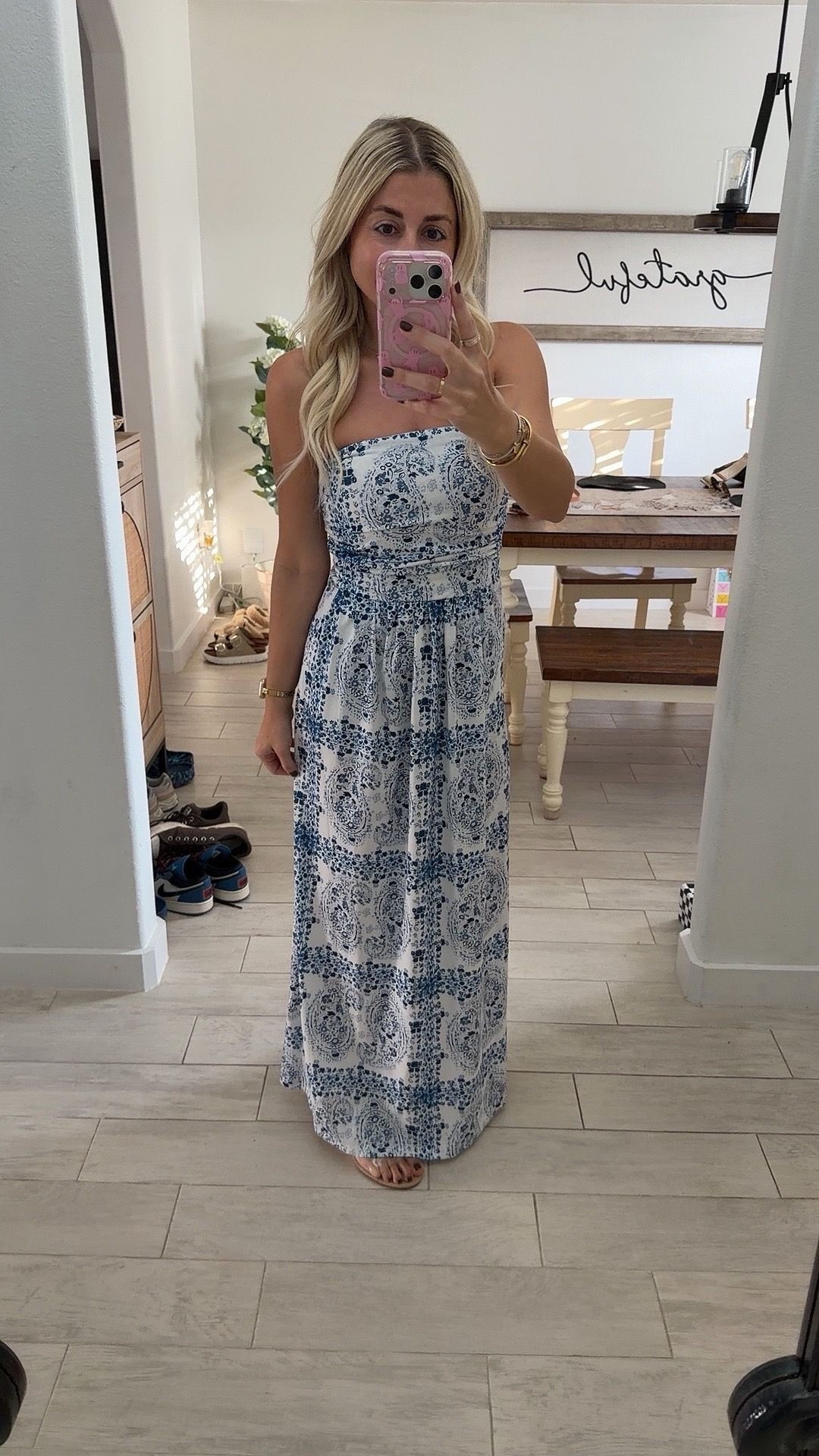 Maxi dress small
Wedges tts and comfy 
Date night