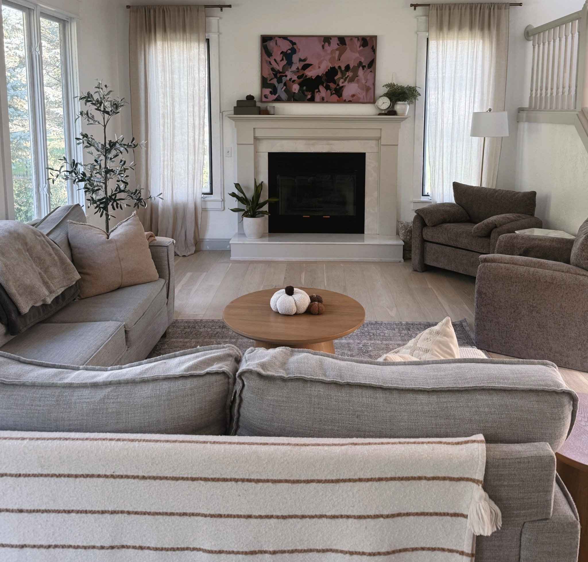 Styled living room to look Pinterest-ready… for 5 minutes before the kids take over 😂 #momlife #targetfinds #livingroomrug #livingroomdecor #livingroomvibes #sahmlife
Everything linked below ⬇️ 

#LTKStyleTip #LTKHome #LTKSeasonal