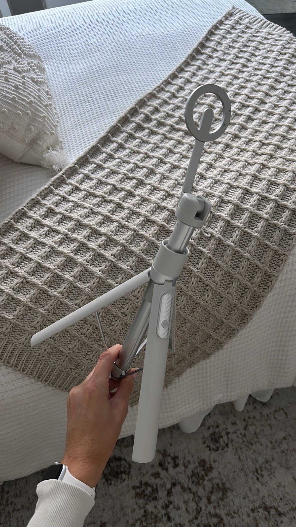 Just recently got the MagSafe tripod from Amazon, it’s SO much easier to use than a normal tripod 🙌🏼

#LTKFindsUnder50 #LTKSaleAlert