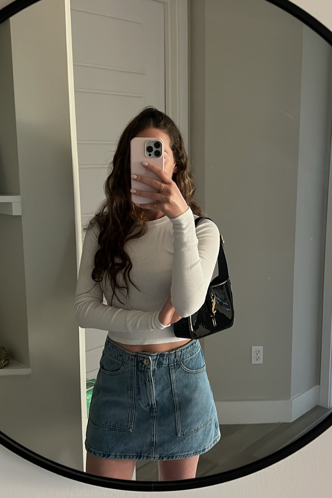 dinner outfit 🍣🍸✨ I found my top in black but couldn’t find the exact skirt so linking similar ones!

Night out, fall outfit, concert outfit, date night, jean skirt, white ribbed long sleeve, black bag, golden goose sneakers, shopbop, revolve

#LTKSeasonal #LTKshoecrush #LTKstyletip