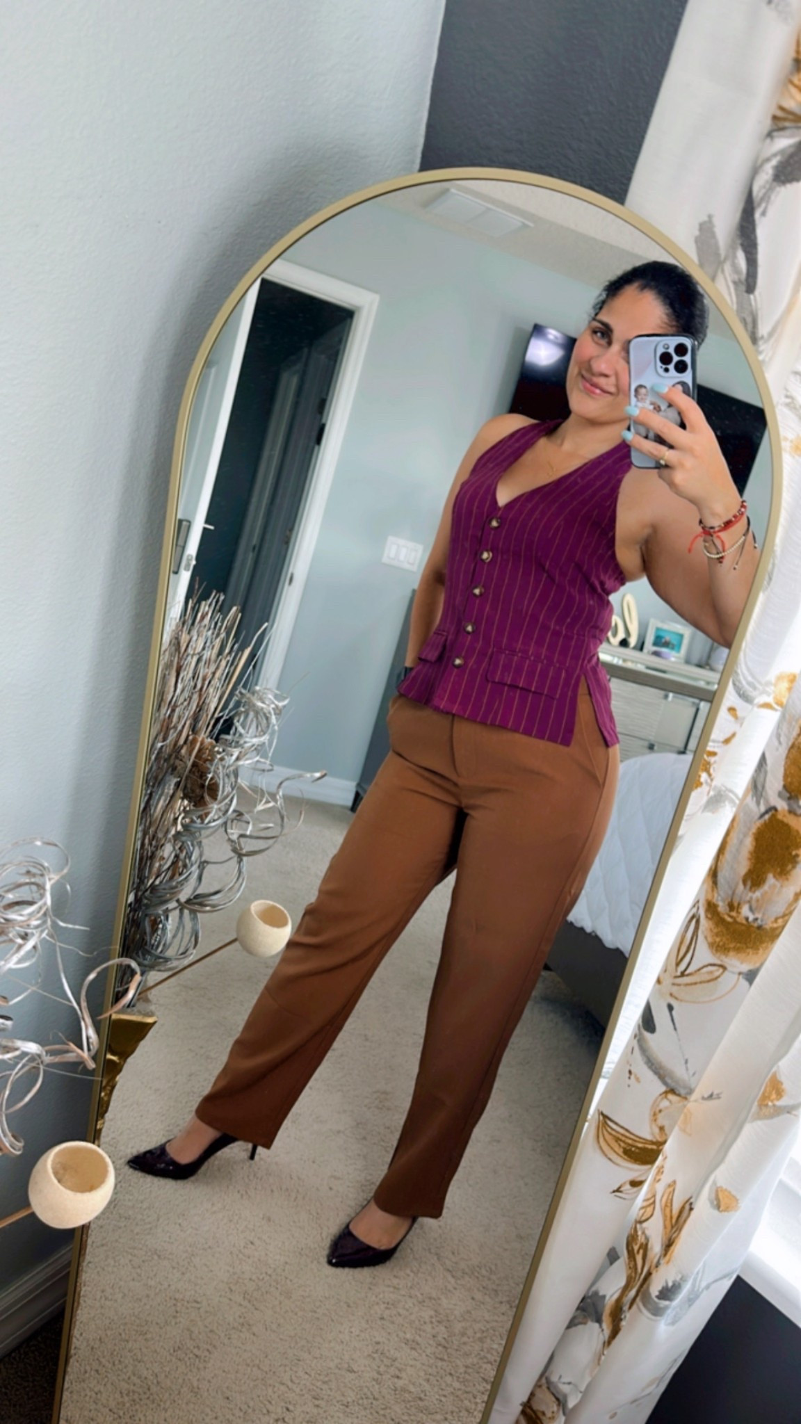 ✨Lista para conquistar el día✨
Un look de trabajo con un toque de actitud: pantalones elegantes, blusa con espalda descubierta que le da ese detalle inesperado, y estiletos para cerrar con fuerza. Porque el estilo también trabaja contigo. 💼👠 #WorkStyle #OfficeLook #PowerOutfit #DetallesQueImpactan

#LTKWorkwear #LTKU #LTKStyleTip