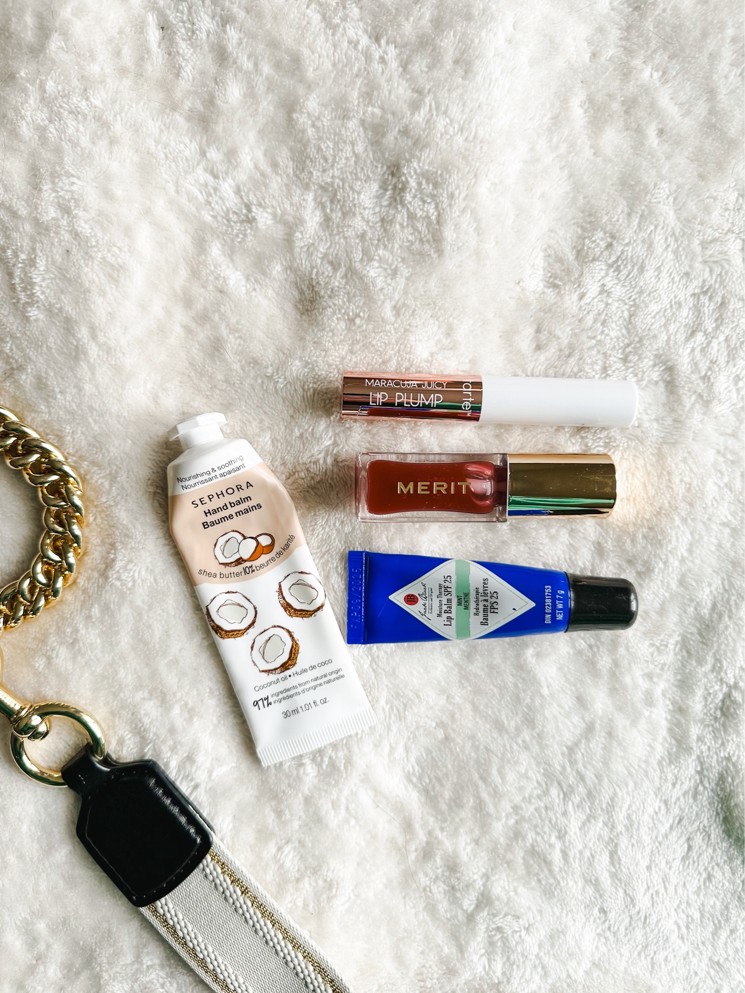 What’s In My Purse 🫶🏻💄💋👜  Favourite lip products and current favourite hand cream from Sephora 


Lip Stain, Lip Oil, Lip Balm, Hand Balm, Lip Plump 

#LTKSeasonal #LTKSpringSale #LTKbeauty