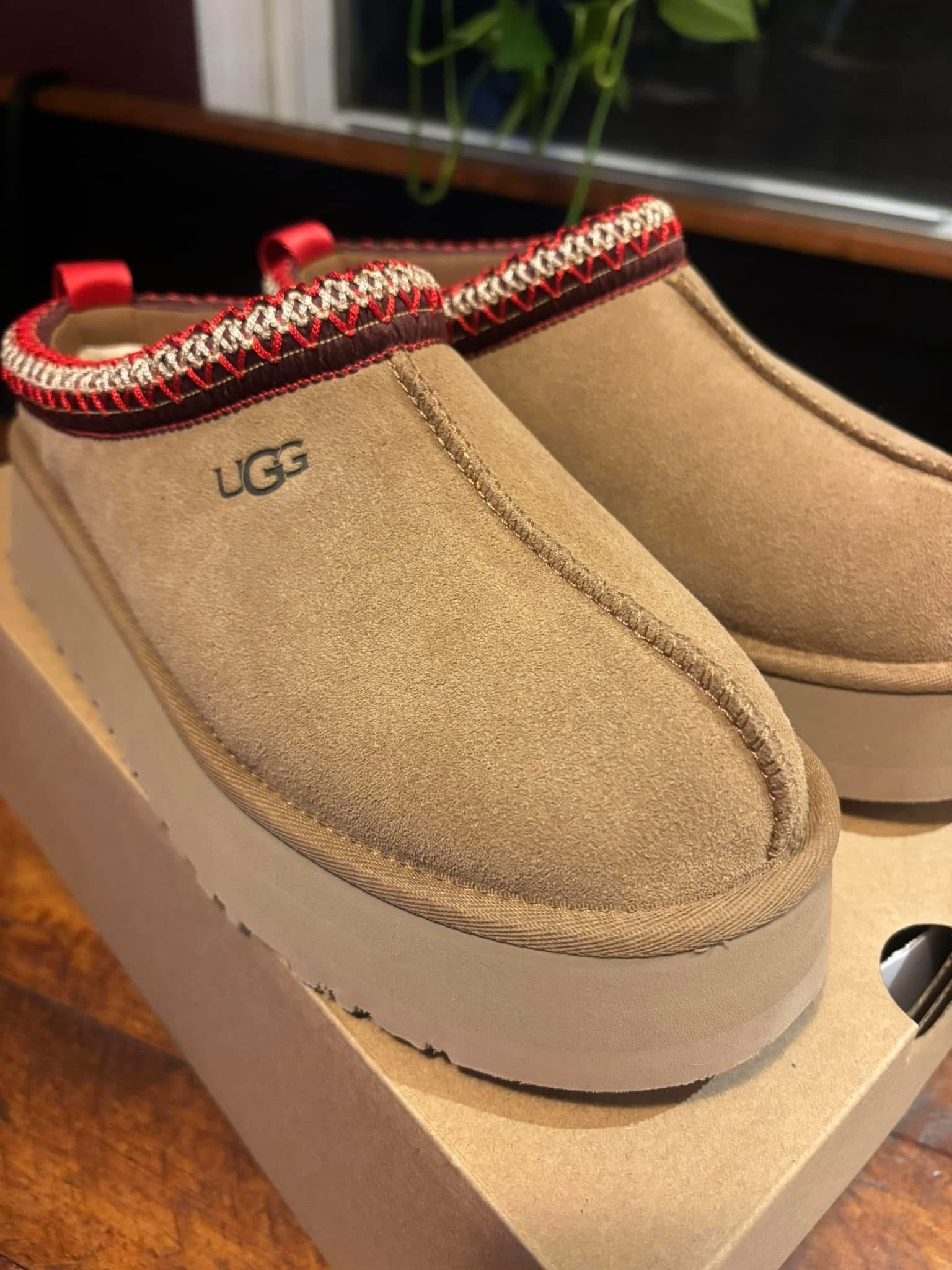 Ugg Tazz ll Platform Slippers - amazing gift idea for her. 

#LTKootd #LTKHoliday #LTKGiftGuide