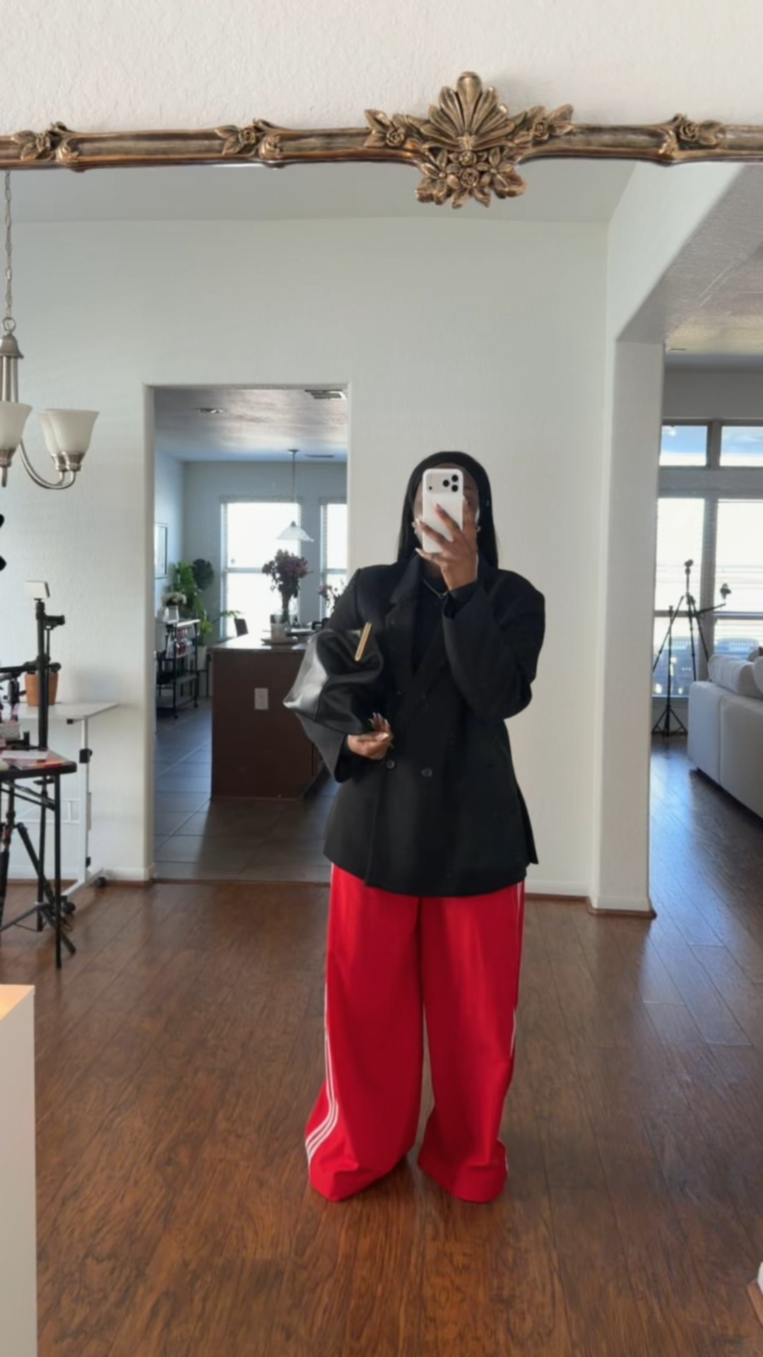 Juxtaposition OOTD - business on top and casual on the bottom. Wearing an XL in the jacket, M in the SPANX long sleeve shirt and L in the pants. 

#LTKootd