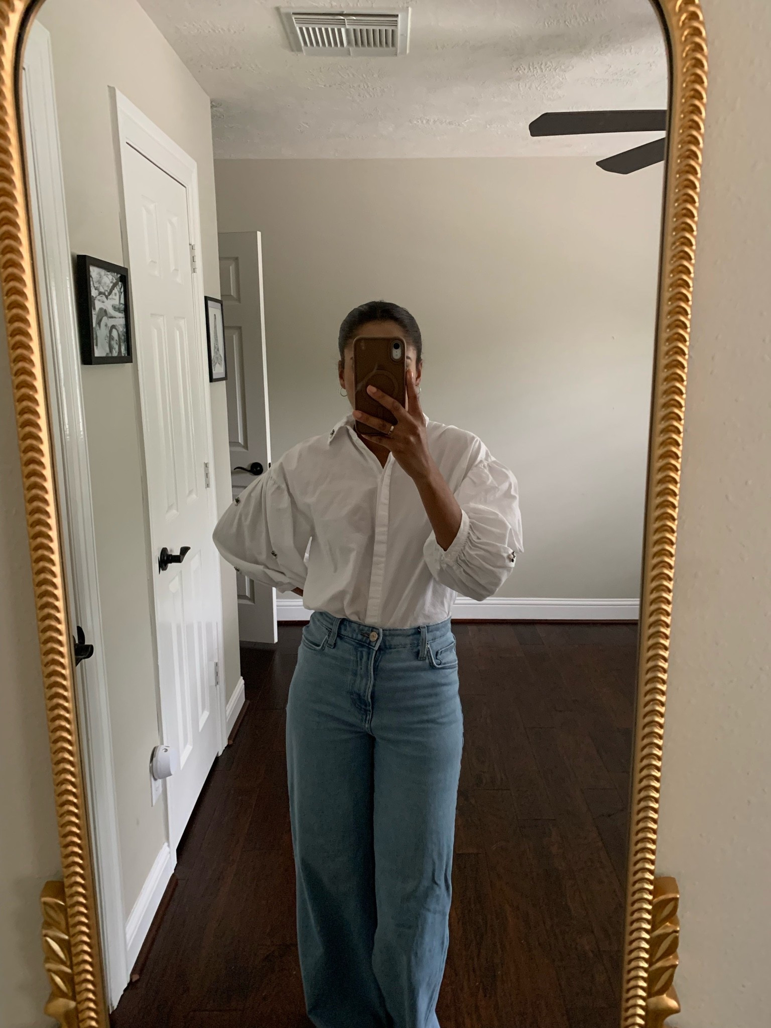 #OOTD - Classic jeans and white sleeved collar shirt! Shop this all year round look below ⬇️

#LTKdayinmylife #LTKootd