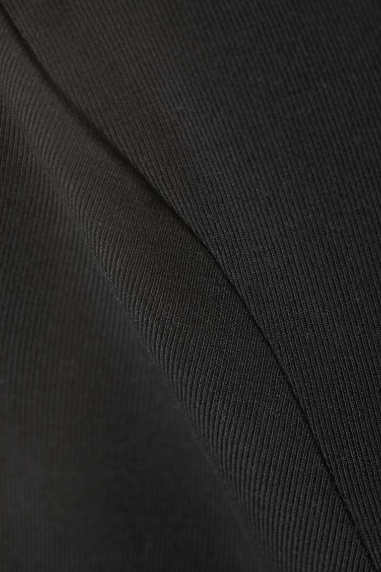 Slim Fitted T-shirt | H&M (UK, MY, IN, SG, PH, TW, HK)