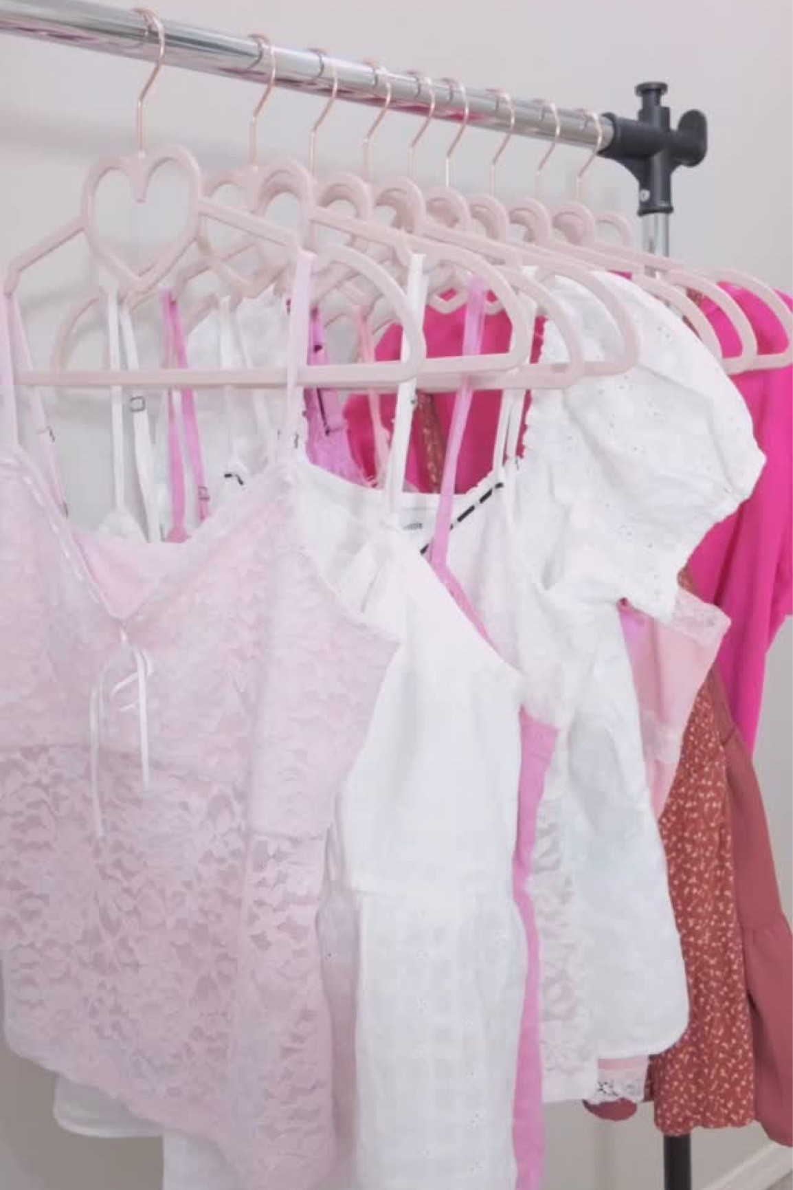 New Hollister pieces just dropped into my closet and I’m obsessed! 💞✨ Soft tones, comfy fits, what more could I ask for? 

#HaulTime #PrettyInPink #GirlyAesthetic #SoftGirlVibes #PinkLover #CozyChic #FashionInspo #PastelPerfection