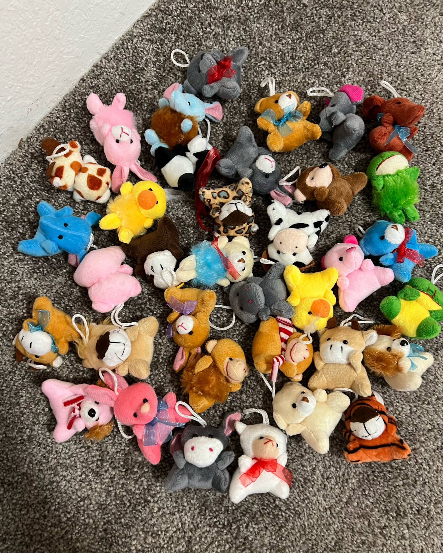 mini stuffies to use as gifts / rewards, or fill the claw machine!