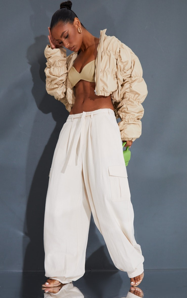 Cream Baggy Low Rise 90's Cargo Pants | PrettyLittleThing US