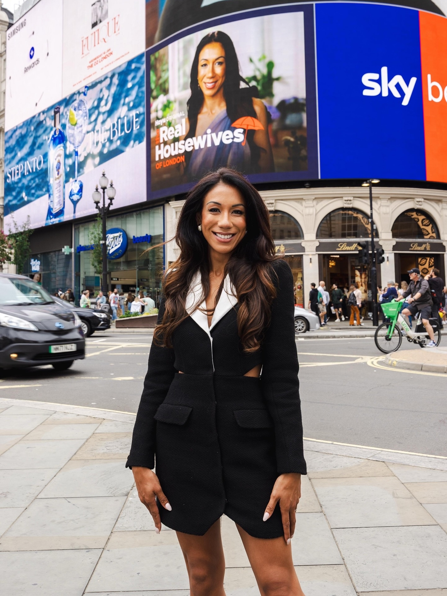 My picks of the best blazer dresses as worn when #RHOLDN was Lighting up the world!! 🌍 AND we’ve reached NUMBER 1 on the charts!!! 🏆 Have you seen any of the billboards yet? ✨✨✨
📍Piccadilly Circus 
📍Toronto, Canada 
📍Stockholm, Sweden
📍Leicester Square
📍Marble Arch
📍The Shard 
📍Knightsbridge 

#realhousewives #realhousewivesoflondon #nessiewelschinger #hayu #wdm #london

#LTKstyletip #LTKworkwear #LTKdresses