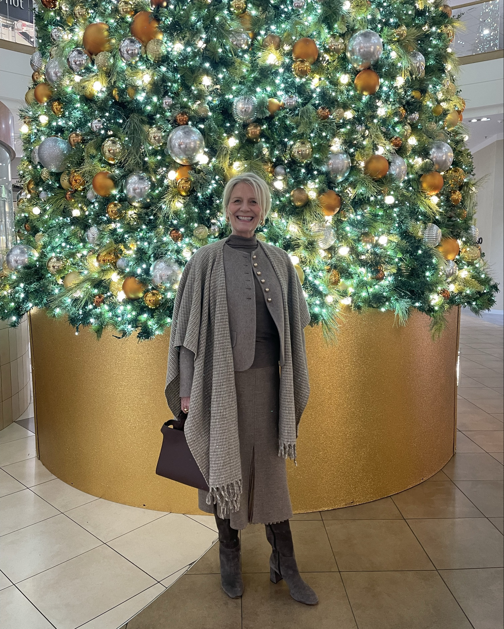 GOELIA has done it again! This monochrome made me feel fabulous today! Absolutely love the jacket with gold buttons. What a gorgeous piece to wear!! ❤️

#LTKwinter #LTKfall #LTKover50style