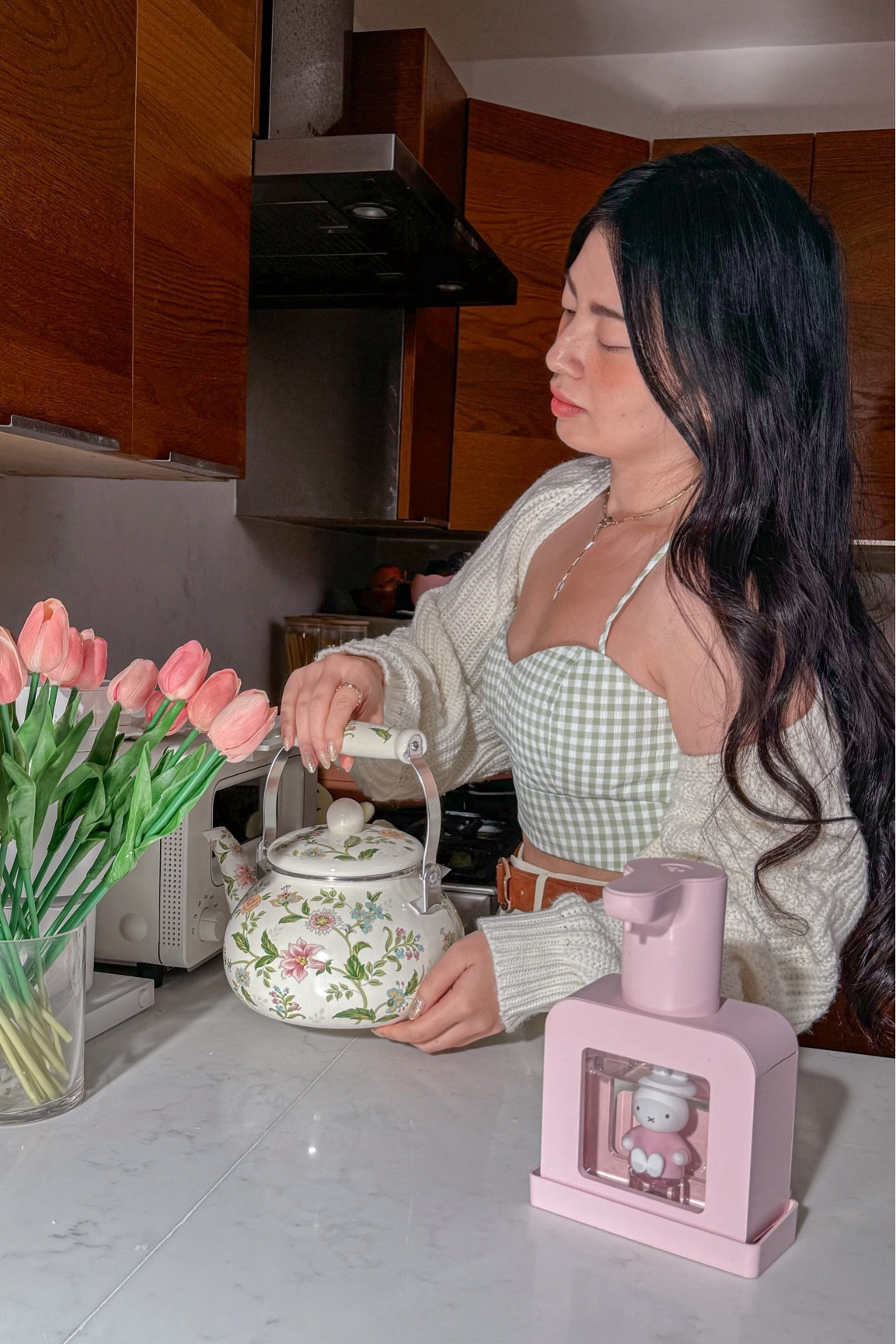 Cozy gingham outfit 💕🍄🎀 gingham top with a floral kettle #home #cozy #ginghamm