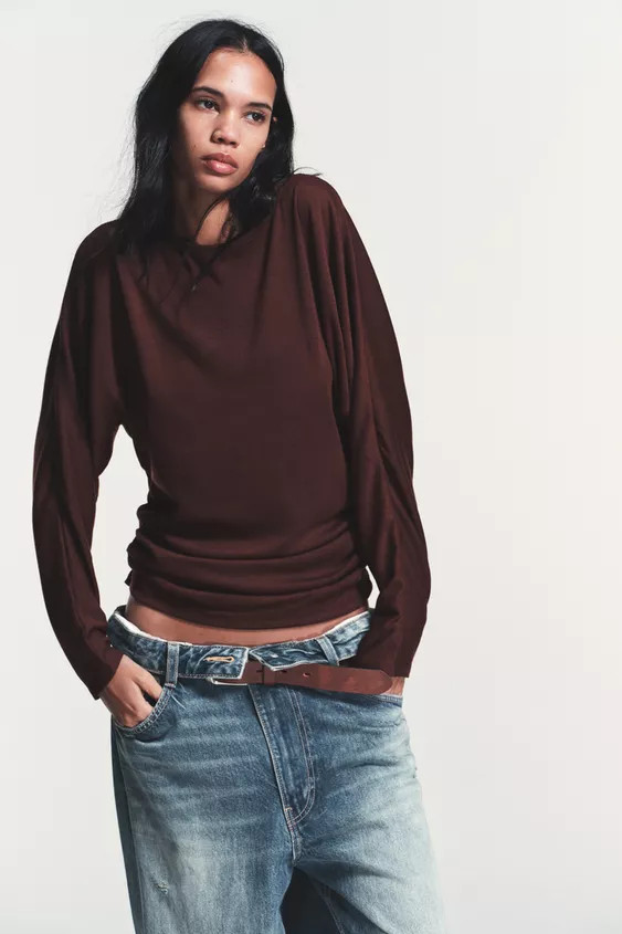 T-SHIRT AUS FESTEM STOFF MIT V-AUSSCHNITT | Zara US
