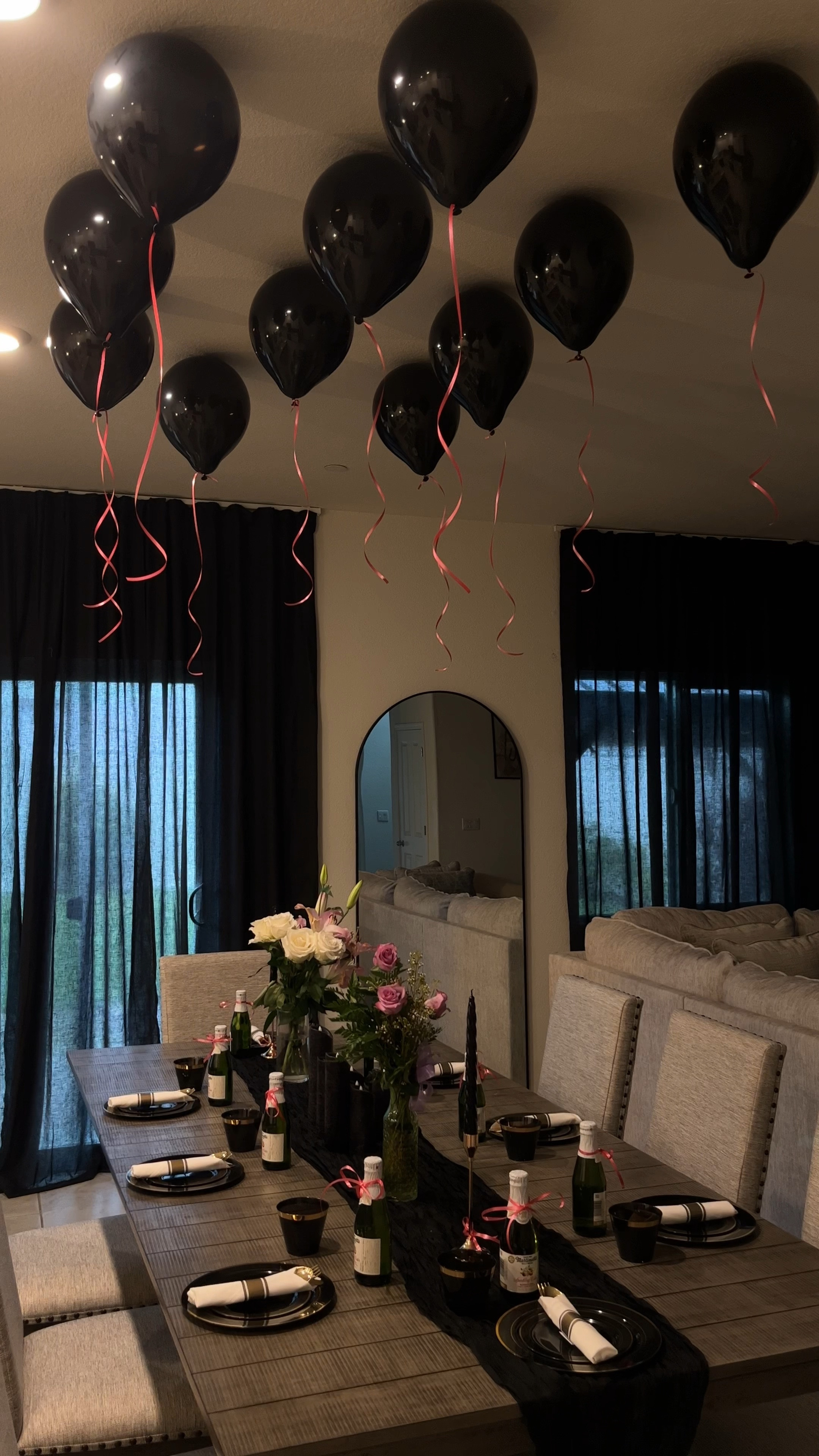 Dinner birthday party 🎈🤍


#LTKparties #LTKVideo #LTKSeasonal