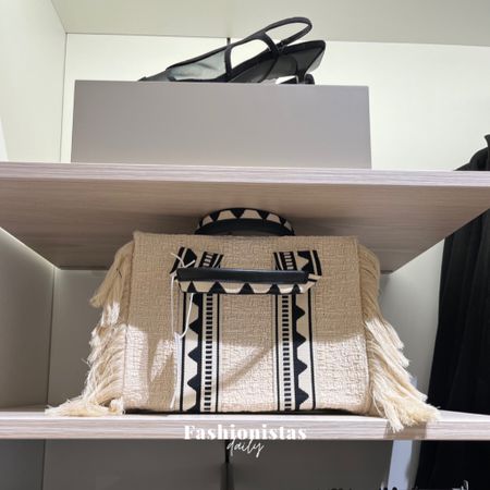 H&M in store ✨ shopper bag and heels 

#LTKFind #LTKitbag #LTKshoecrush