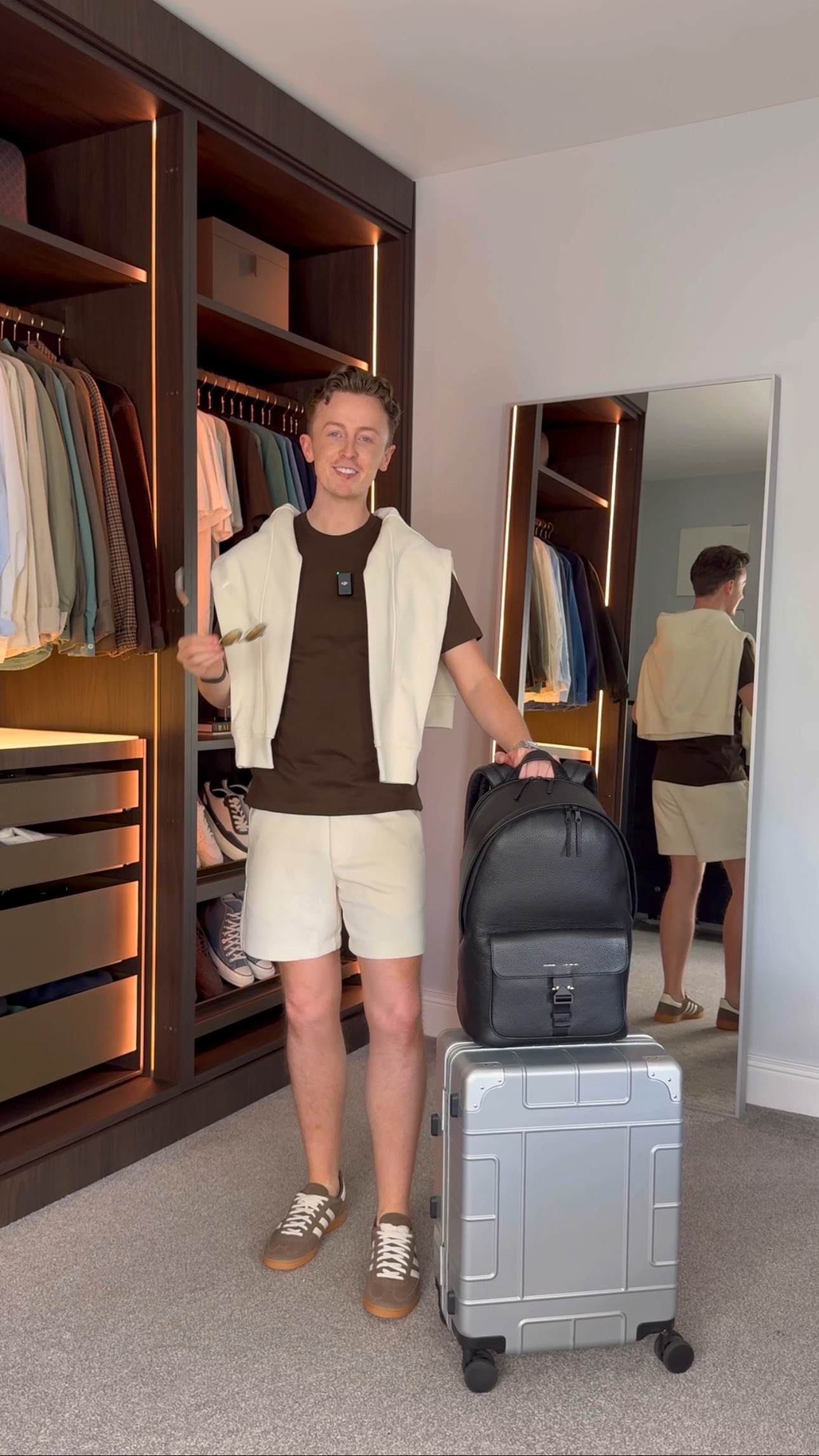 Airport mode activated ✈️
The perfect comfortable and stylish travel look, 

#menssummerstyle #ootdmen #traveloutfit #ootdmen