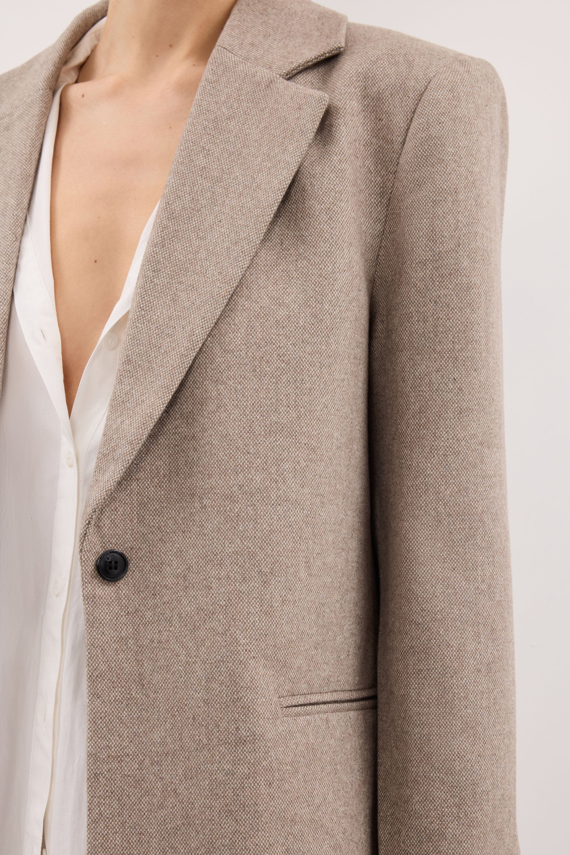 AINSLY OAT TEXTURED BLAZER | DISSH
