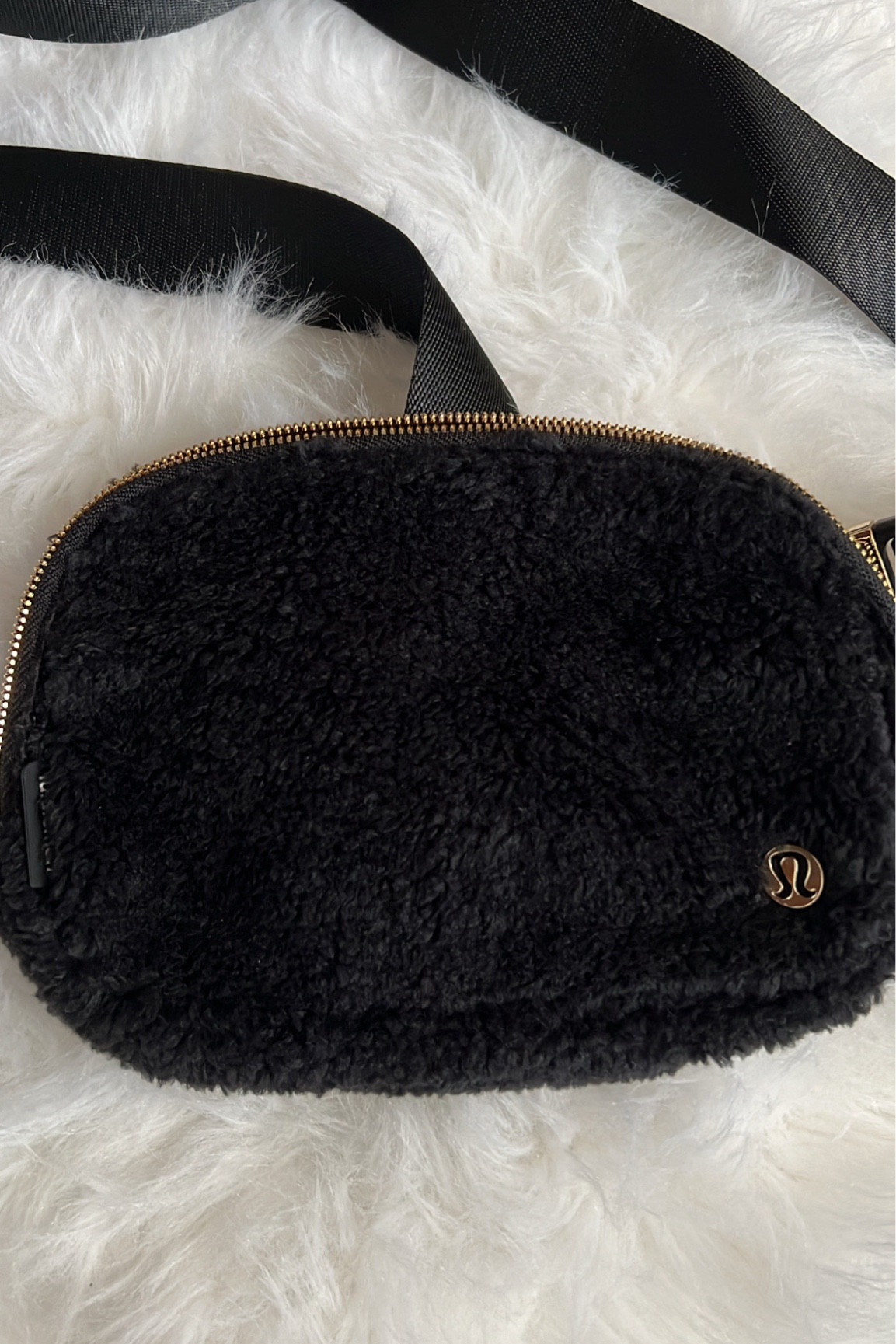 Will these be my new obsession?? 
Lululemon Everywhere Belt Bags in Fleece are here! 
•
•
•
•
•
#lululemon #blackcreator #fannypack #beltbag 

#LTKunder100 #LTKSeasonal #LTKitbag