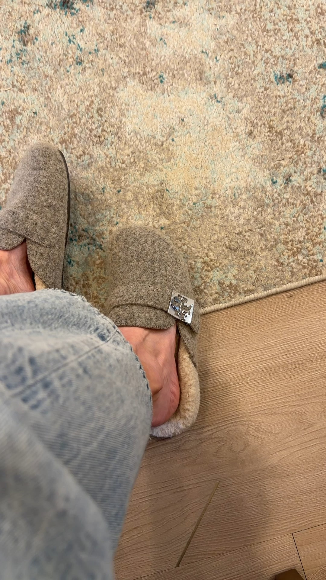 40% off Tory birch , free shipping and returns 

#LTKdayinmylife #LTKSaleAlert #LTKgrwm