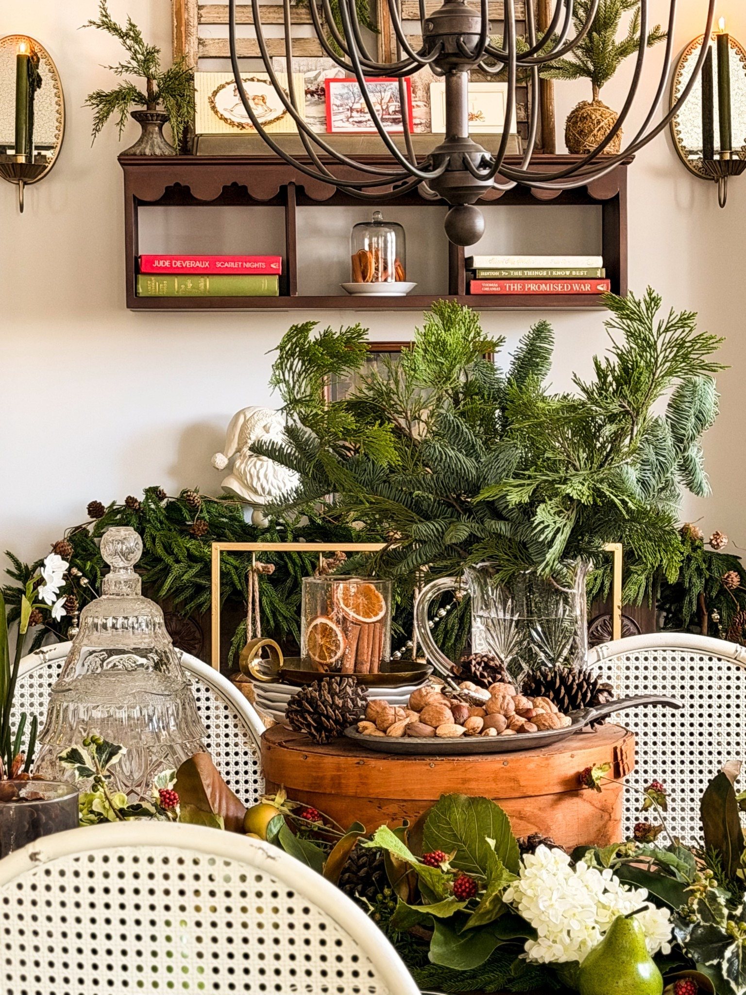 A cozy Christmas dining room. 

#LTKHome #LTKFindsUnder100 #LTKHoliday