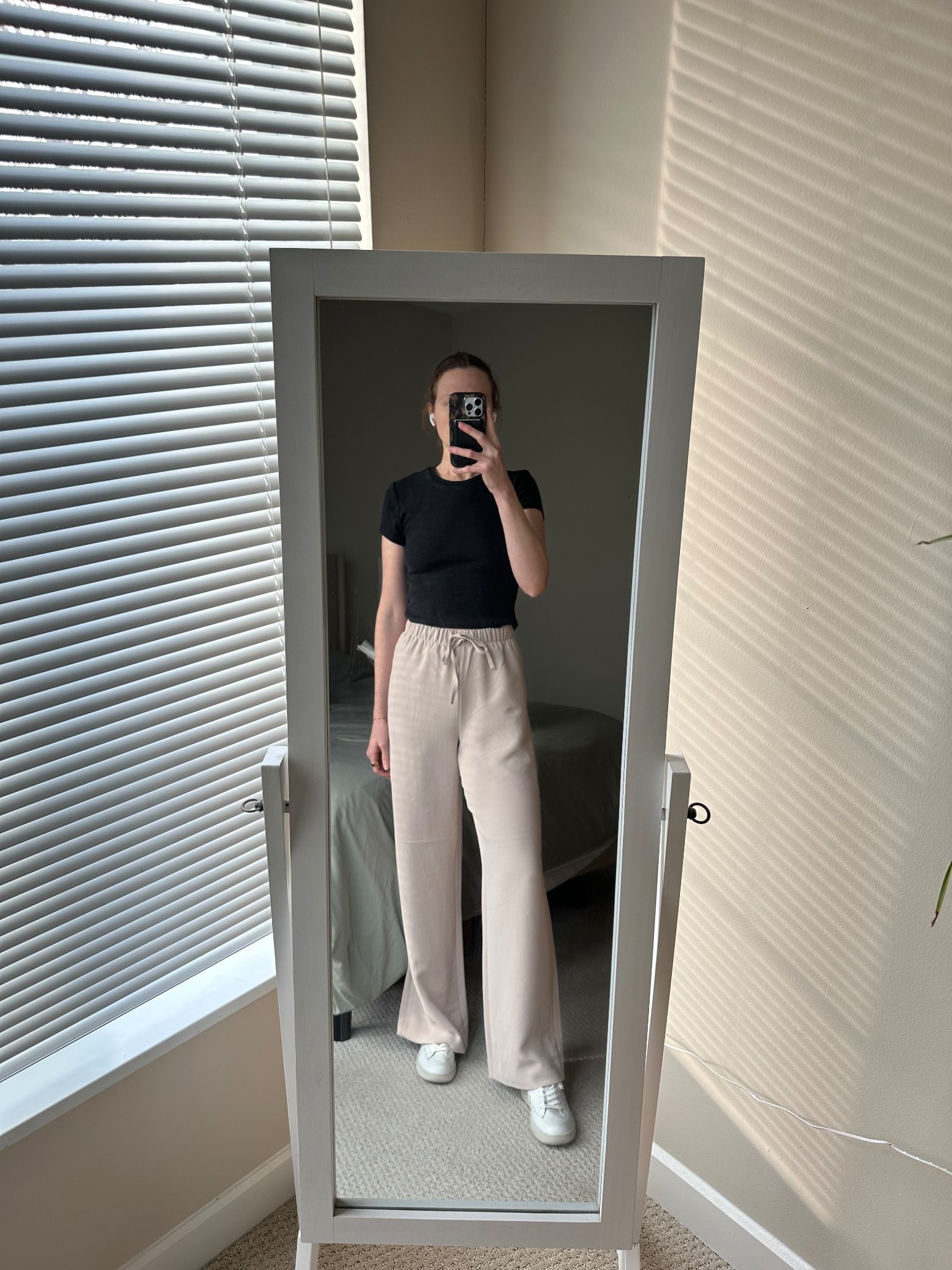 Now I understand the hype behind the Aritzia lodge pants 

Wearing a true size S

#LTKSeasonal #LTKootd #LTKWorkwear