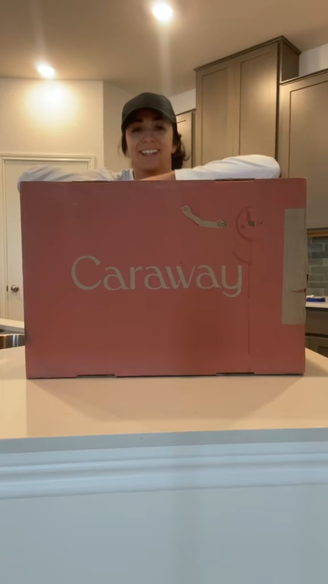 Unboxing my new Caraway baking set! The color is beautiful! 🧁🍰🍪🍩🍞

#LTKHome