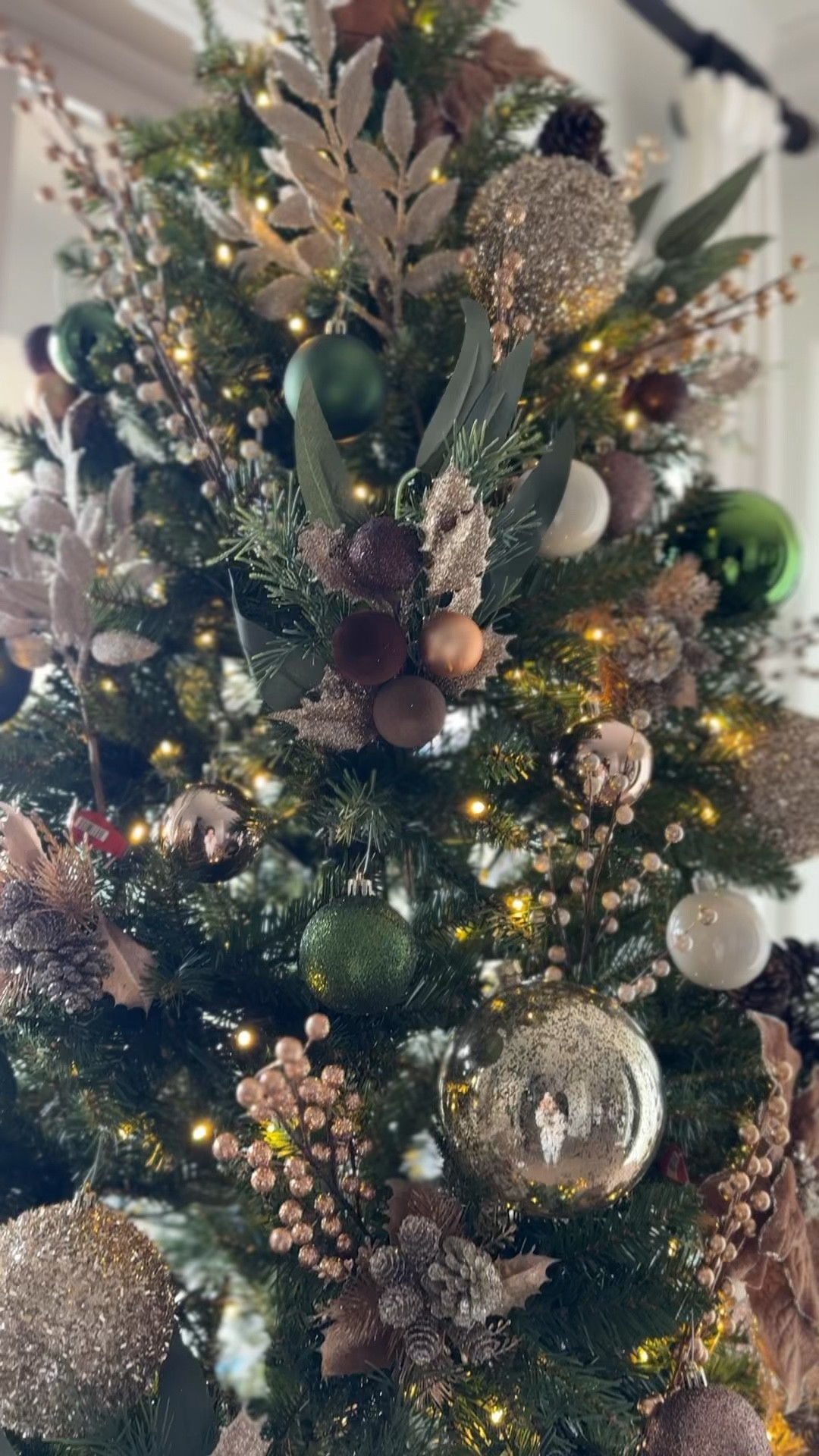 💥50% off Target Christmas!! The 50 pc ornament set & tree collar is 50% off right now
Only $7.50 for 50 ornaments & collar is only $15! 

#LTKSeasonal #LTKHoliday #LTKSaleAlert