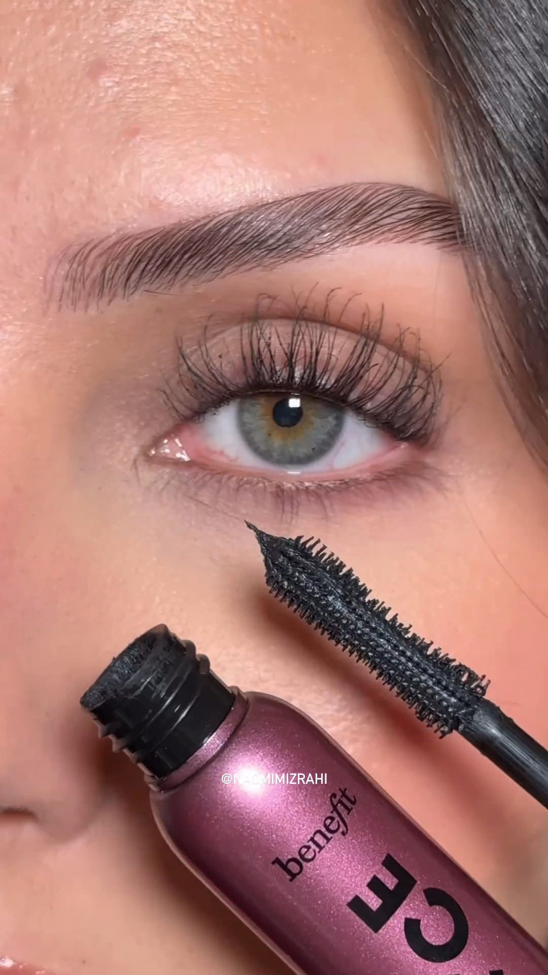 Mascara Monday - trying the new viral benefit bounce mascara 

@benefitcosmeticsuk Bad Gal Bounce Mascara 
RRP £27

I’m pretty impressed. It gives nice volume and separation without clumping, which is always a win. The formula is a bit on the dry side, which works well if you prefer a more natural finish, but might not be for everyone if you like a wetter, more liquid-y formula. Still, it lasts all day without flaking, and the brush is easy to use. definitely a solid option for everyday wear. 

Please do not use/repost my content without my permission.

#BenefitCosmetics #BadGalBounce #MascaraReview #MakeupFinds #mascaramonday #makeup #makeupreview