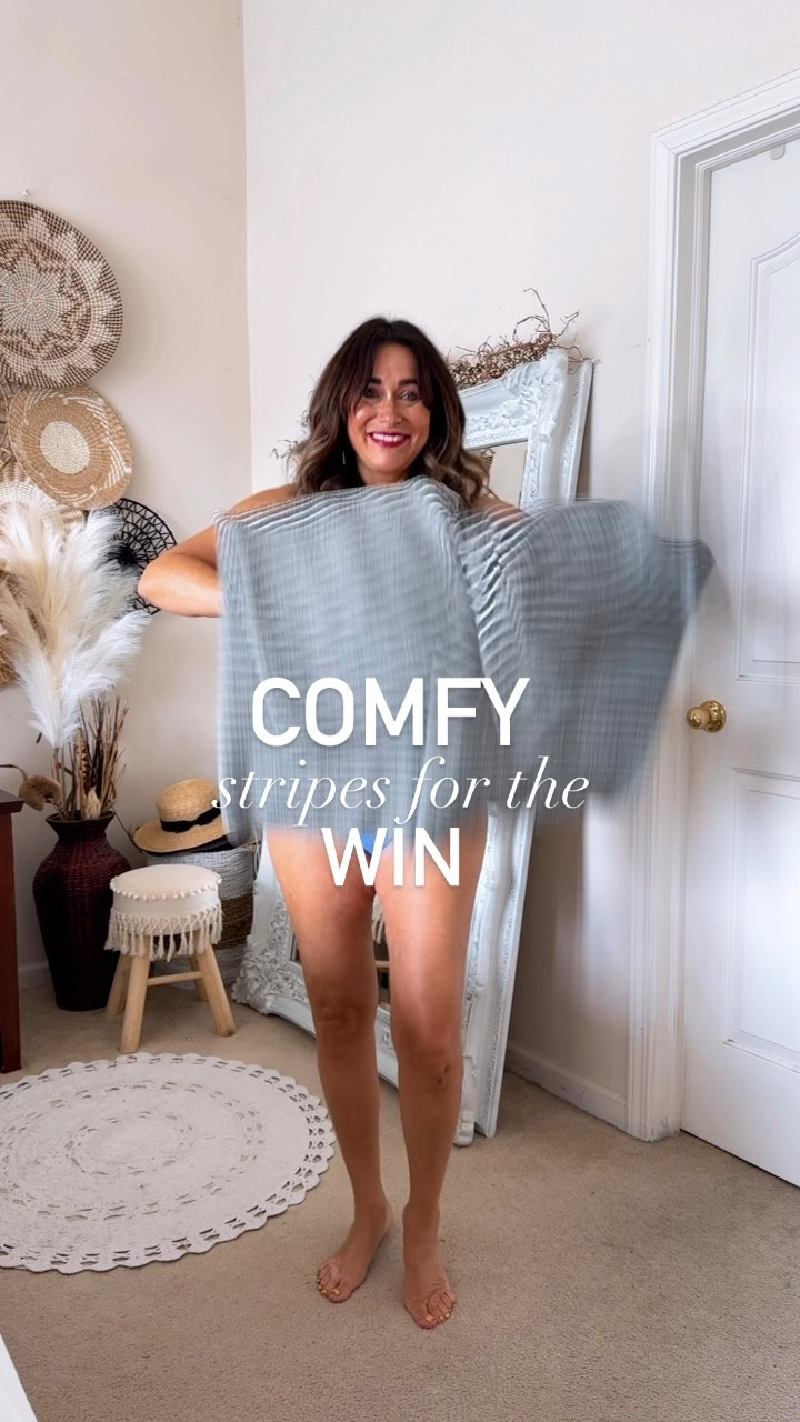 Wide leg elastic stripe sweatpants!
These one in four different colors run tts and super dun to style!

Sweat pants// stripes// striped pants 

#LTKFindsUnder50 #LTKStyleTip #LTKSeasonal