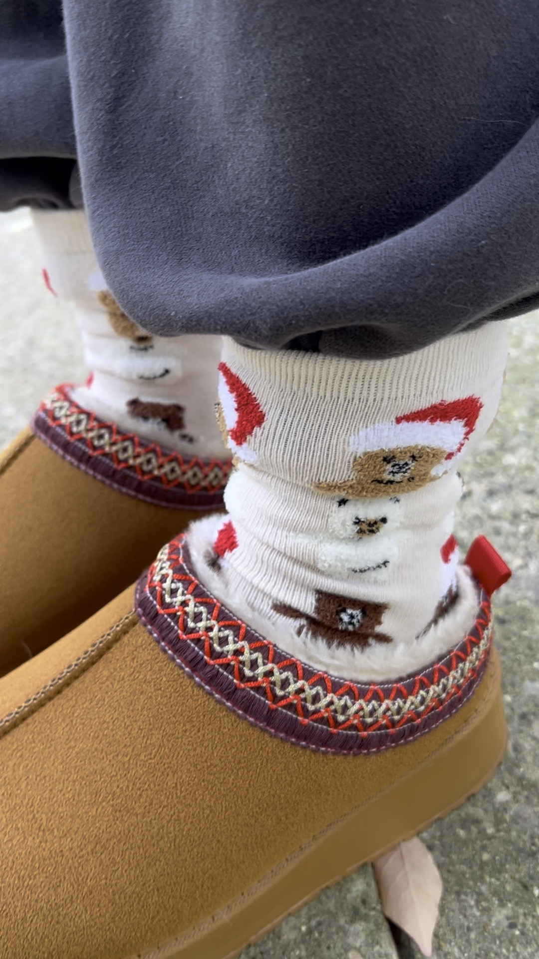 teddy bear socks of the season, I’m obsessed 🧸🎅🏼#LTKVideo

#LTKSeasonal #LTKHoliday