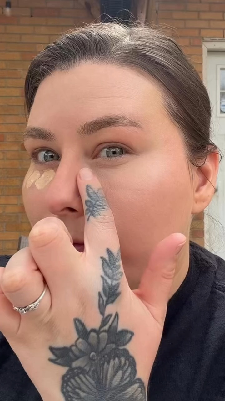this is the step that makes everything blend better 👀✨

using the @dalba_piedmont white truffle double serum all-in-one multi balm to smooth dry areas and prep my skin for a flawless, glowy finish

#dalba #koreanskincare #makeuproutine #glowingskin #beauty ✨