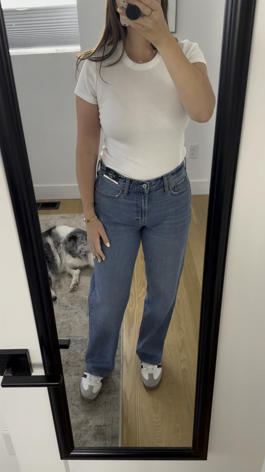 Abercrombie Curve Love Low Rise Baggy Jean in Medium Wash. size 28 

#LTKMidsize #LTKVideo #LTKFindsUnder100