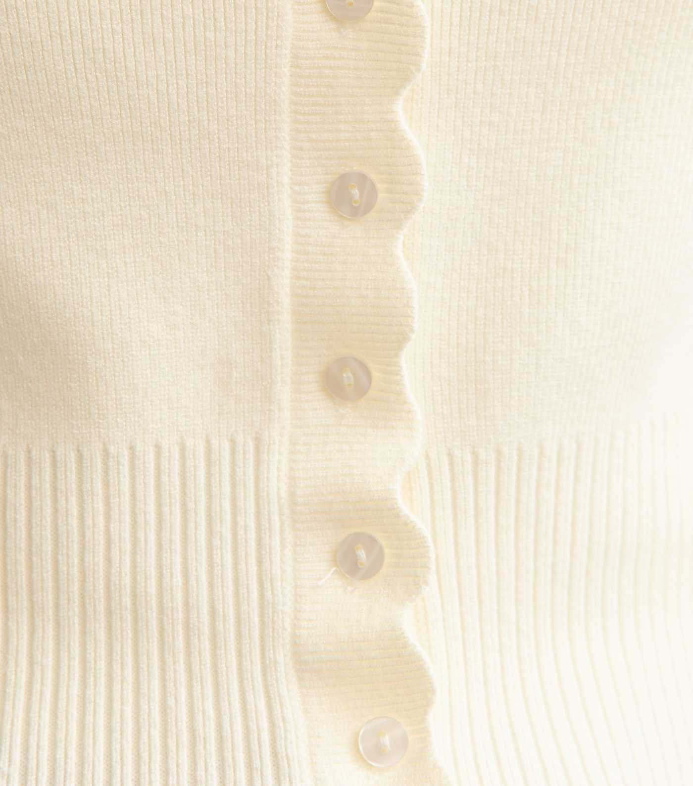 Cream Scalloped Trim Compact Knit Cardigan | New Look | New Look (UK)