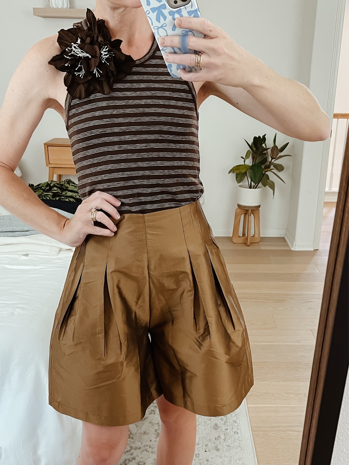 These Tory Burch flower tanks get me everytime but the fit just isn’t right for me.
I LOVE the brown flower for fall but the tank isn’t for me. It does run TTS, wearing a small. Size up for more room.

#LTKSeasonal