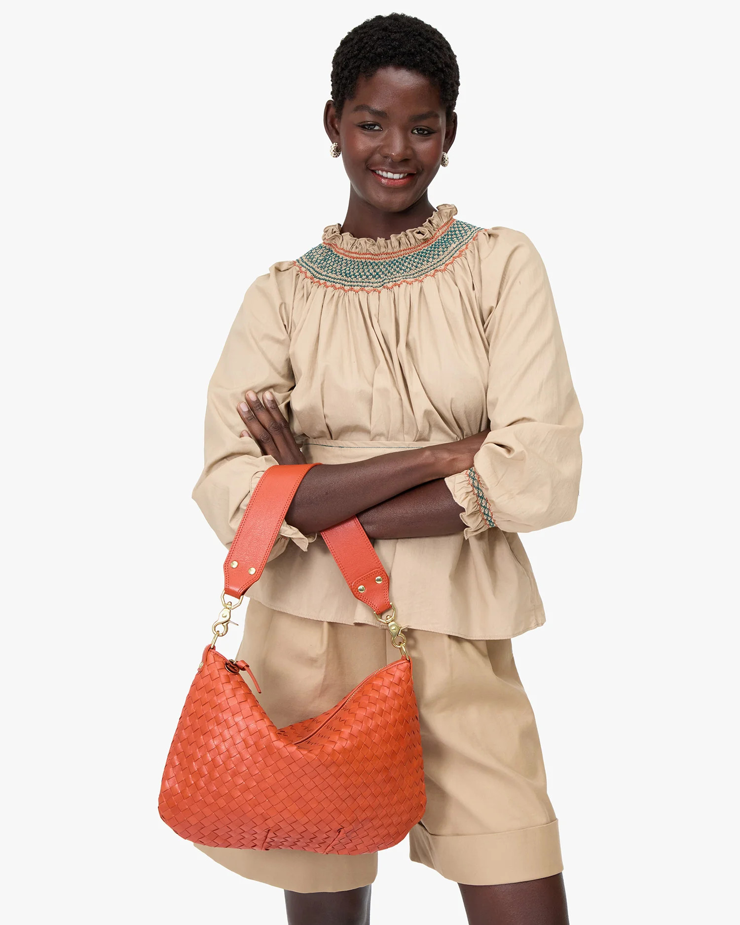 Moyen Messenger | Clare V.