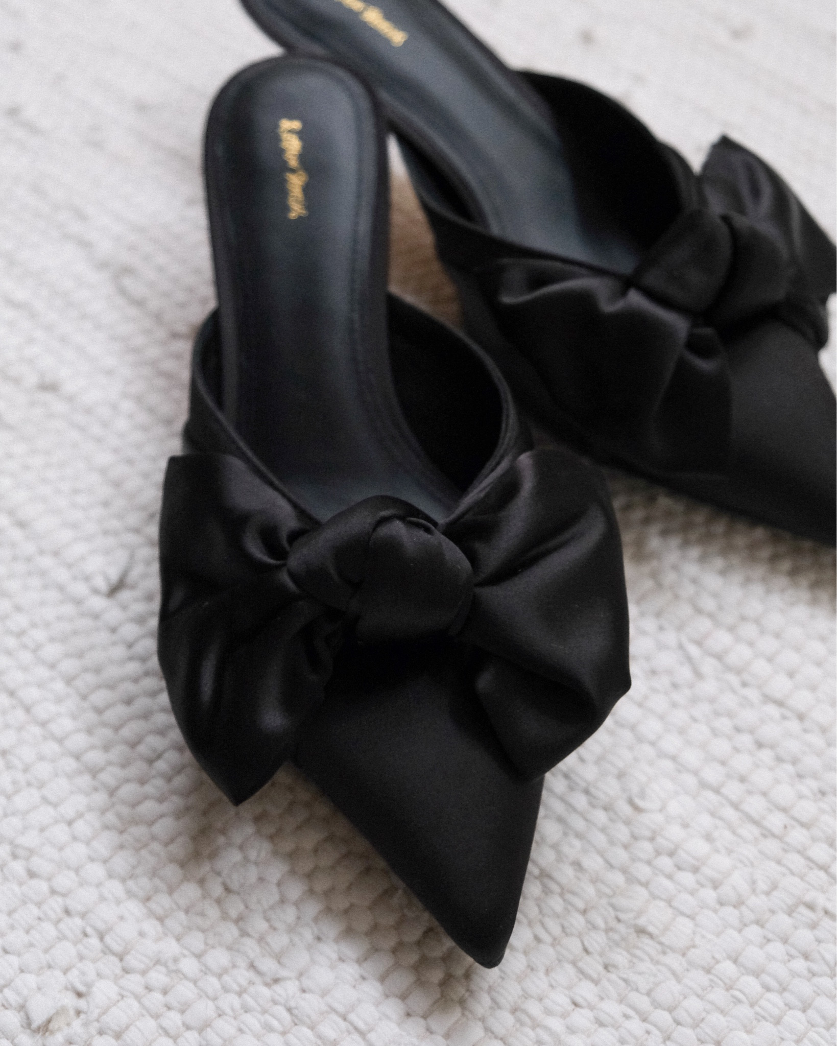 The dreamiest festive shoes 🖤