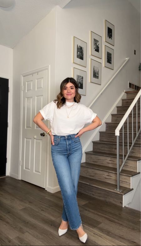 These are the Levi’s Ribcage straight leg jeans and I love them! They are so flattering and run tts.
Tee xs
Jeans 25x27


#LTKfindsunder100 #LTKfindsunder50 #LTKstyletip