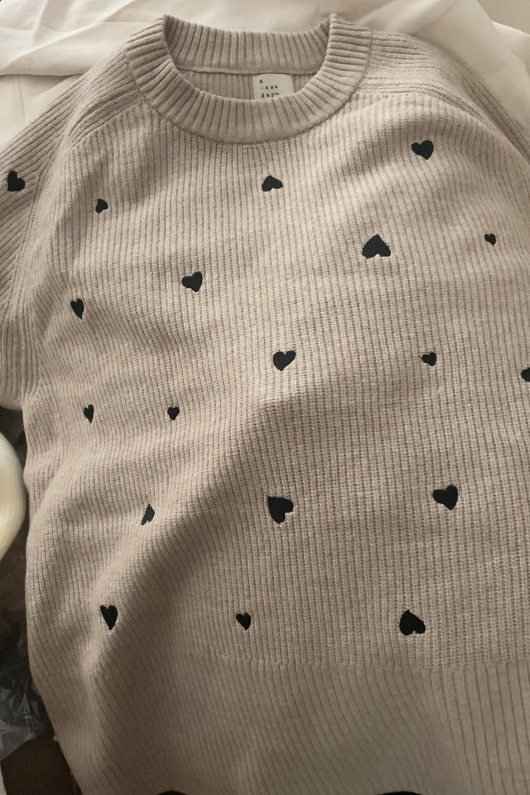 valentine’s Day outfit, sweater weather, heart sweater, target sweater, winter sweater, V-Day sweater, side split sweater, valentines day, galentines, crewneck, pullover sweater

#LTKMostLoved #LTKSeasonal #LTKFindsUnder50