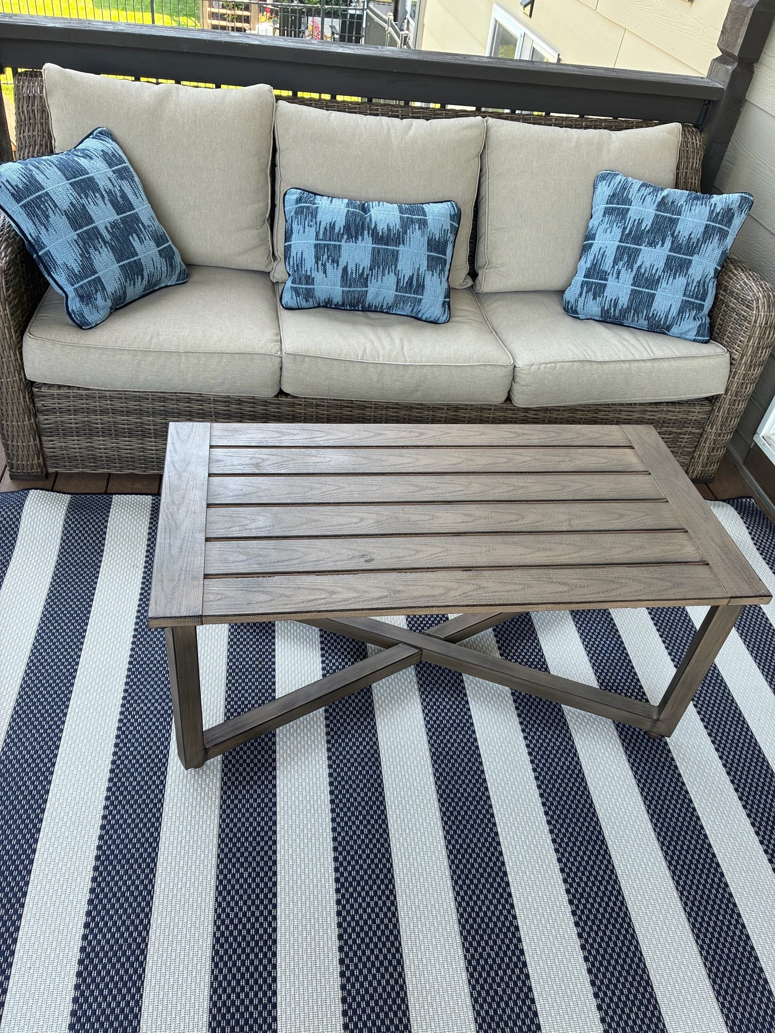 Outdoor pillows and rug

Blue outdoor pillows, outdoor stripe rug, deck decor, porch decor

#LTKHome #LTKSeasonal