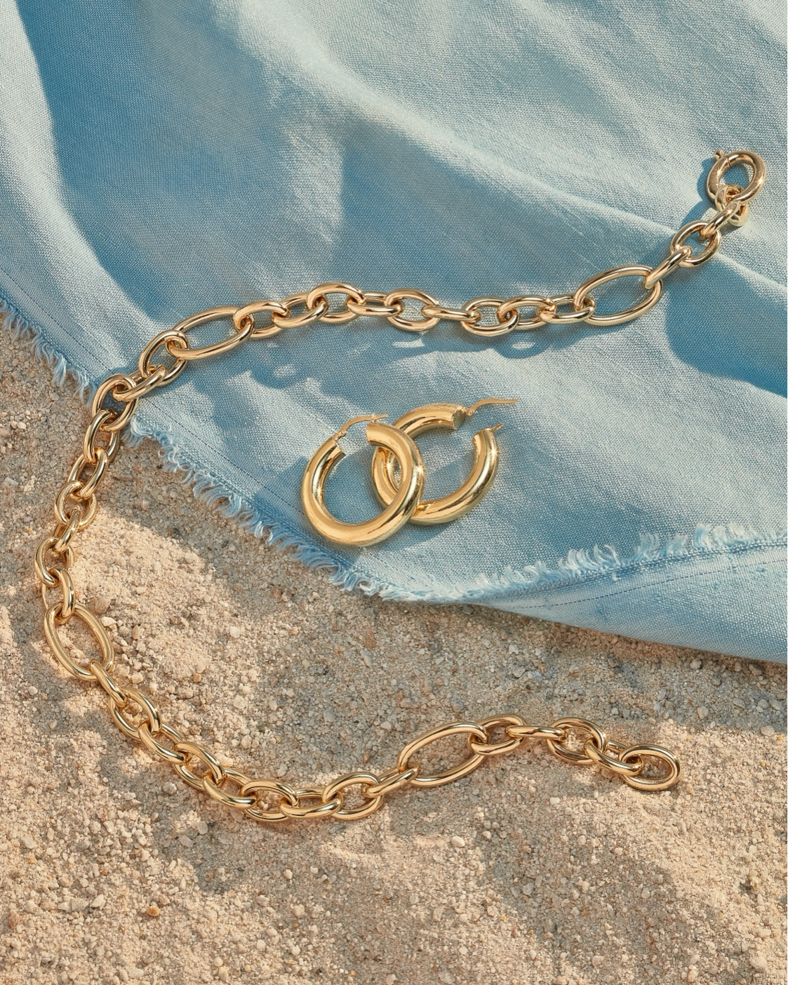 Summer staples! 2 of my must haves - gold hoops and a gold chain. These are currently 30% off!! 14k yellow gold pieces you’ll have and wear forever. 

Beach
Vacation
Gold jewelry
Earrings
Gold Necklace
Layered necklace
Link chain
#sakspartner
#saksteam

#LTKSaleAlert #LTKStyleTip #LTKTravel