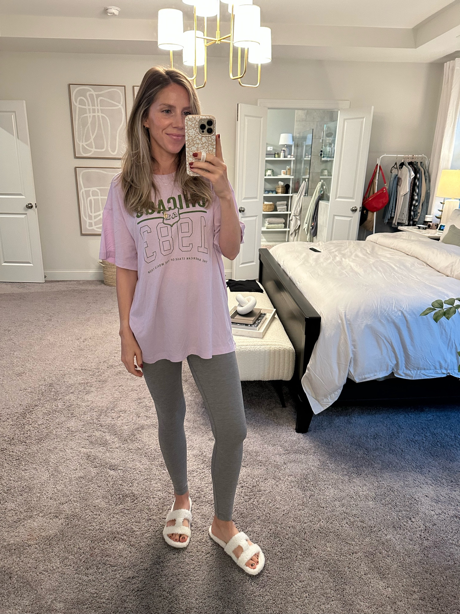 Rainy day fit ✌🏻 wearing XXS/XS in tee - runs very big. Leggings are “heathered core medium grey"