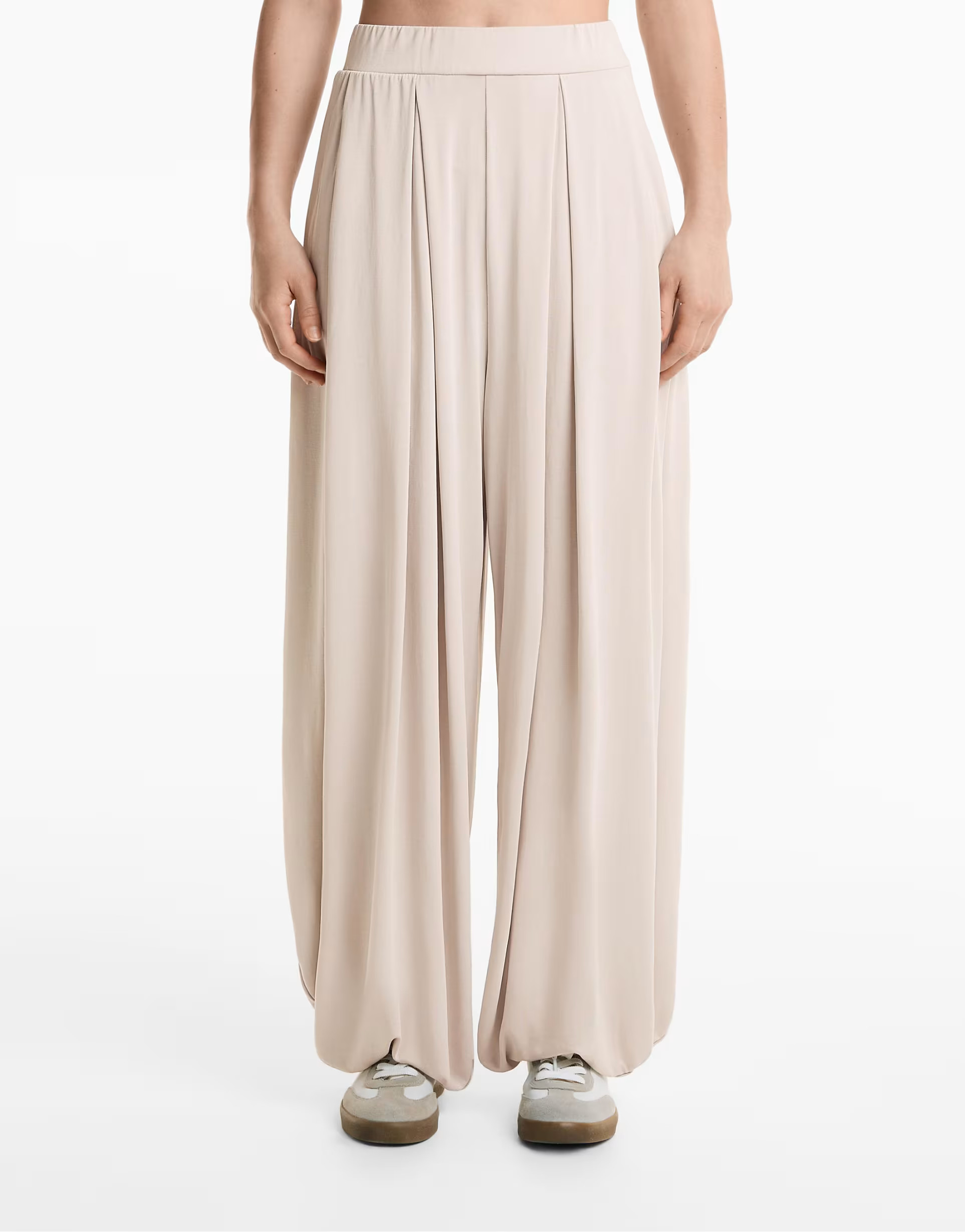Oysho – Luftige Ballonhose aus Modalmix in blassem Nerzbeige | ASOS (Global)