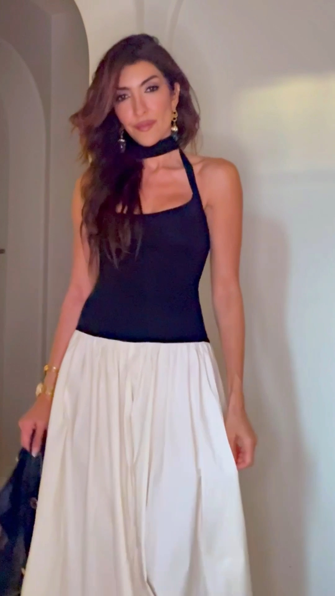 This black-and-white dress is one of those pieces you can wear a dozen different ways. The top has a sleek, fitted halter shape that creates a really clean line, and the white skirt has that soft volume that’s incredibly flattering on every body. I wore it here with a leather jacket and Chanel half-boots, but it also looks amazing dressed down with a denim jacket and sneakers, or dressed up with tall boots. It works in every season and it’s one of those outfits that always makes you feel put together without trying. I’m wearing size S