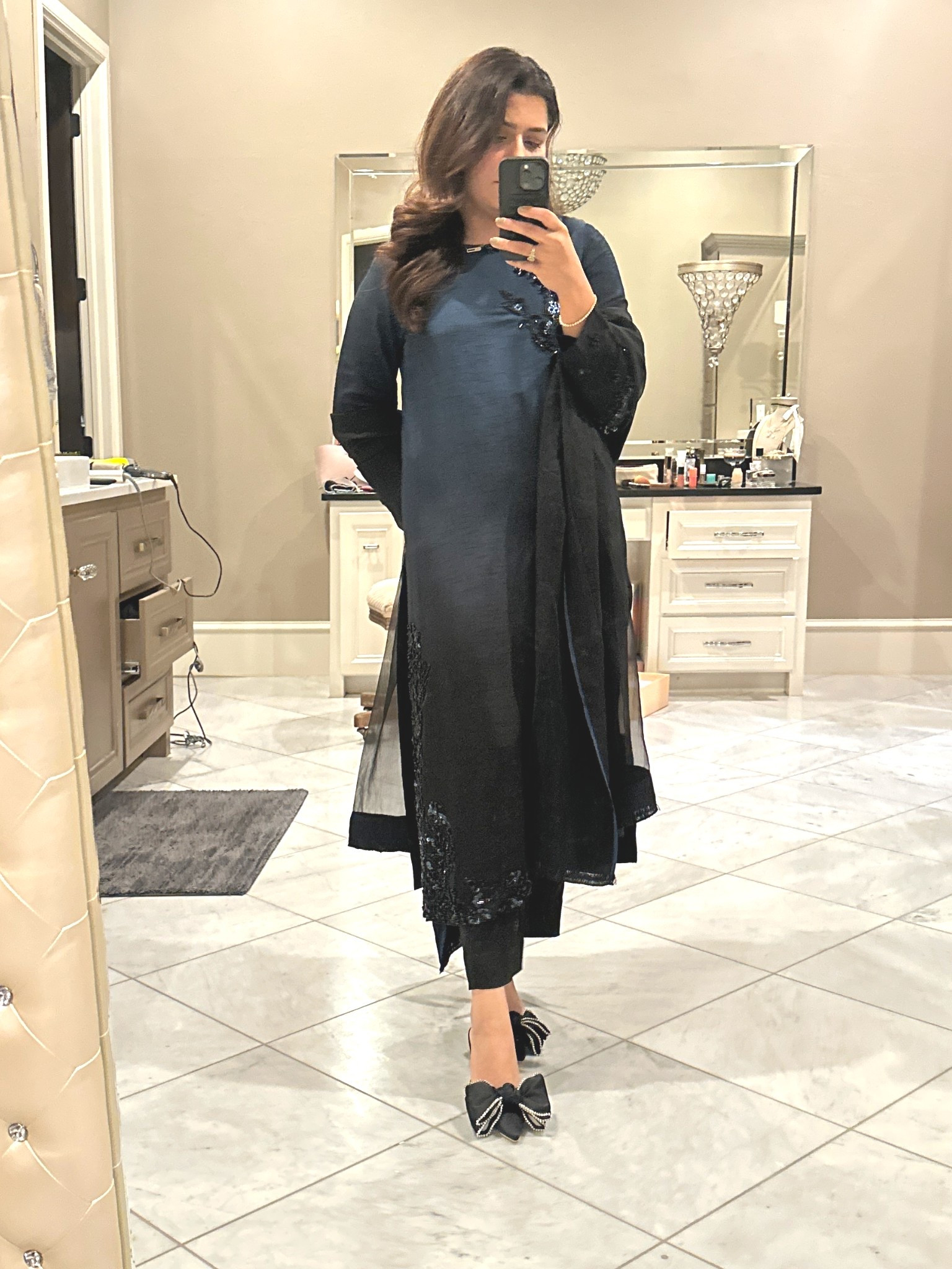 Last few pcs of these perfect winter formL heels on sals