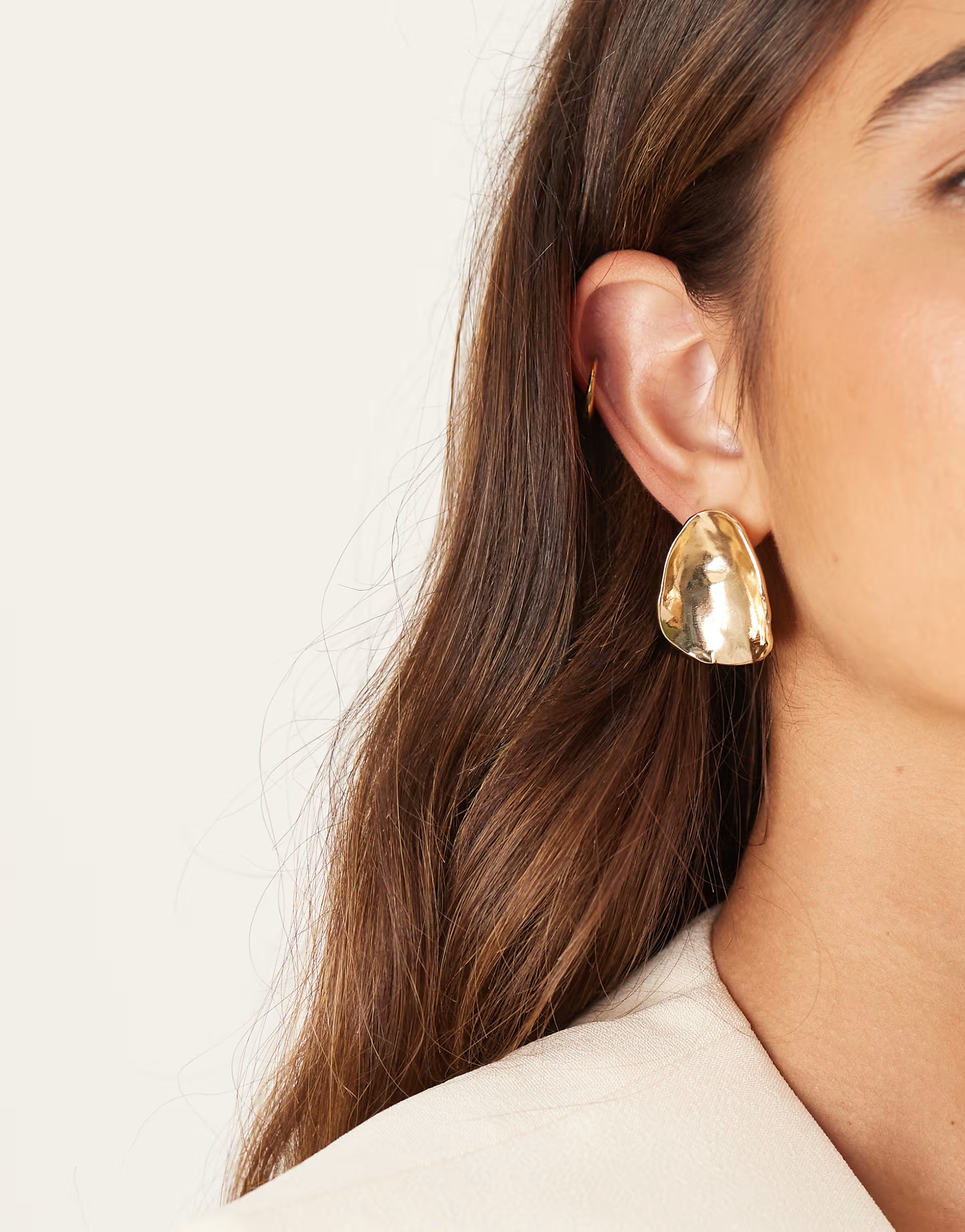 ASOS DESIGN large stud earrings with curved oval design in hammered gold tone | ASOS (Global)