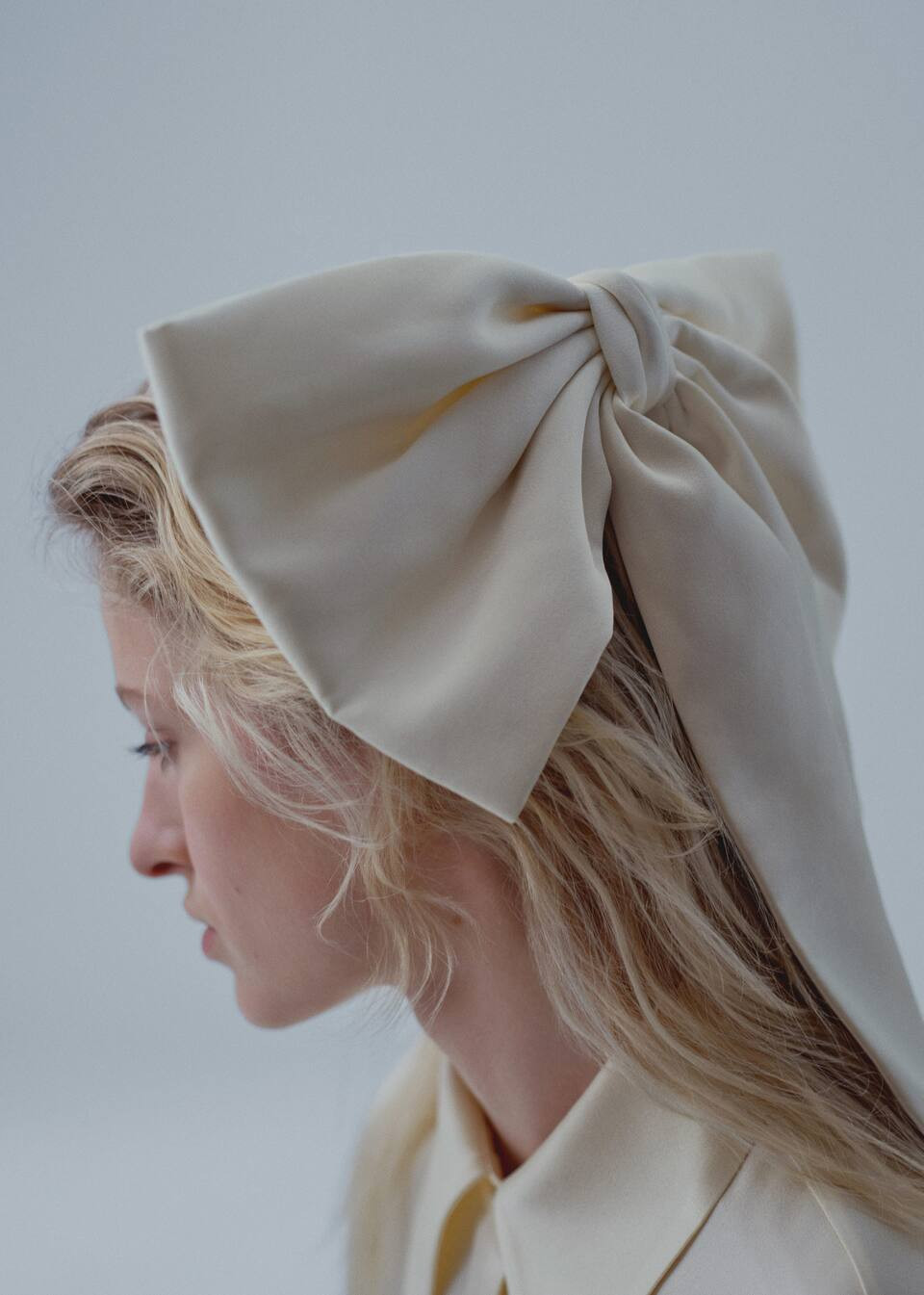 Hair clip with maxi bow -  Women | Mango USA | MANGO (US)