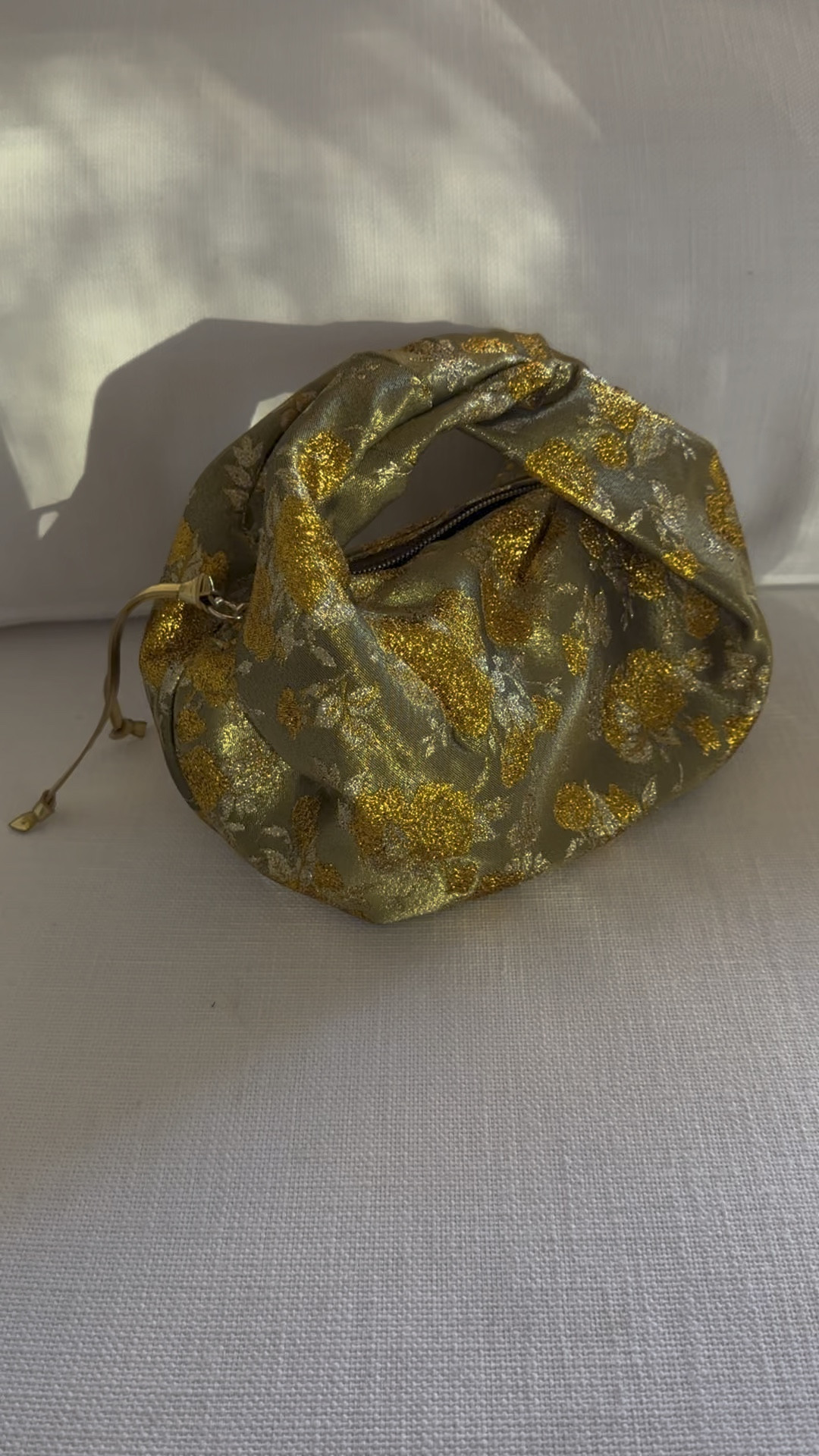 A crush on Dries Van Noten at the moment and the work of art pieces from their latest collection floating around the web. Even more beautiful in person 💛 