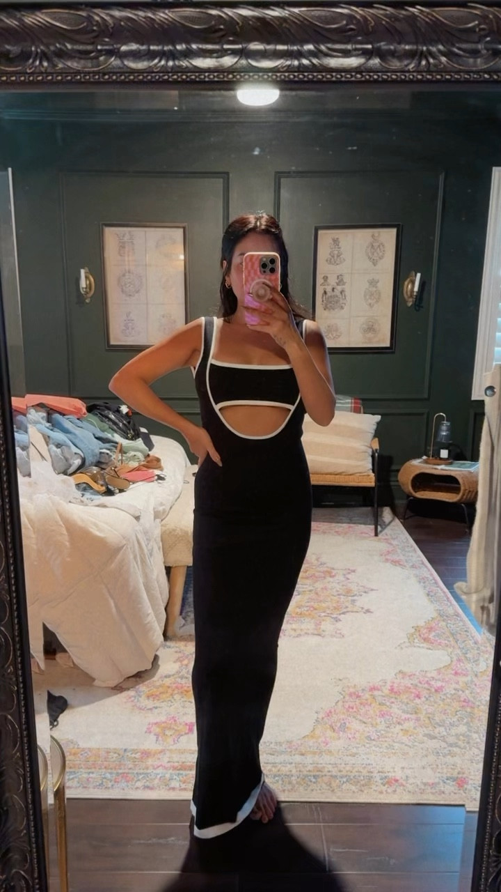 The perfect black dress 