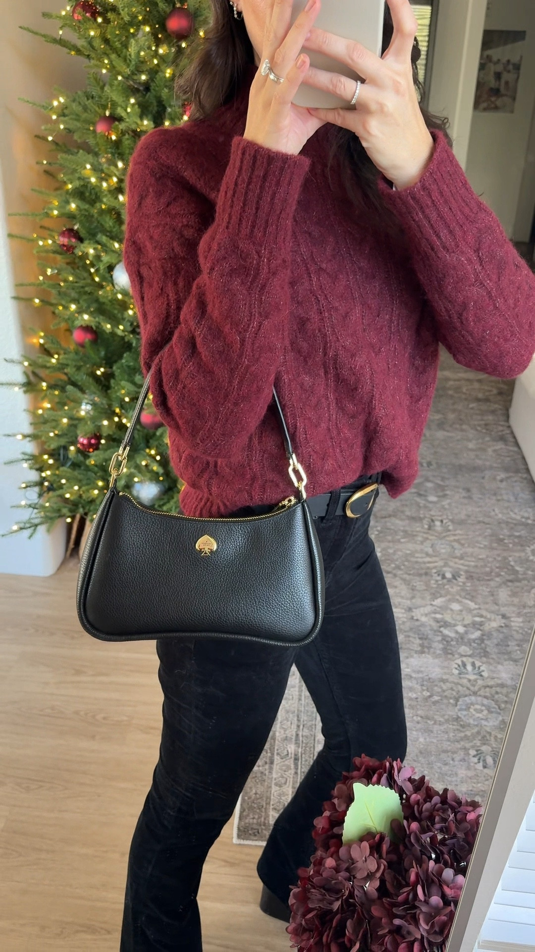 A huge sale just went live at Kate Spade Outlet and now is the perfect time to snag a gift for yourself or your best friend! Code Cassie25 will get you $25 off $150 at the Kate Spade Outlet from 12/9-1/9 and stacks on top of their current sale of up to 70% off! (online only, exclusions apply) #katespadeny #katespadenypartner @katespadeny